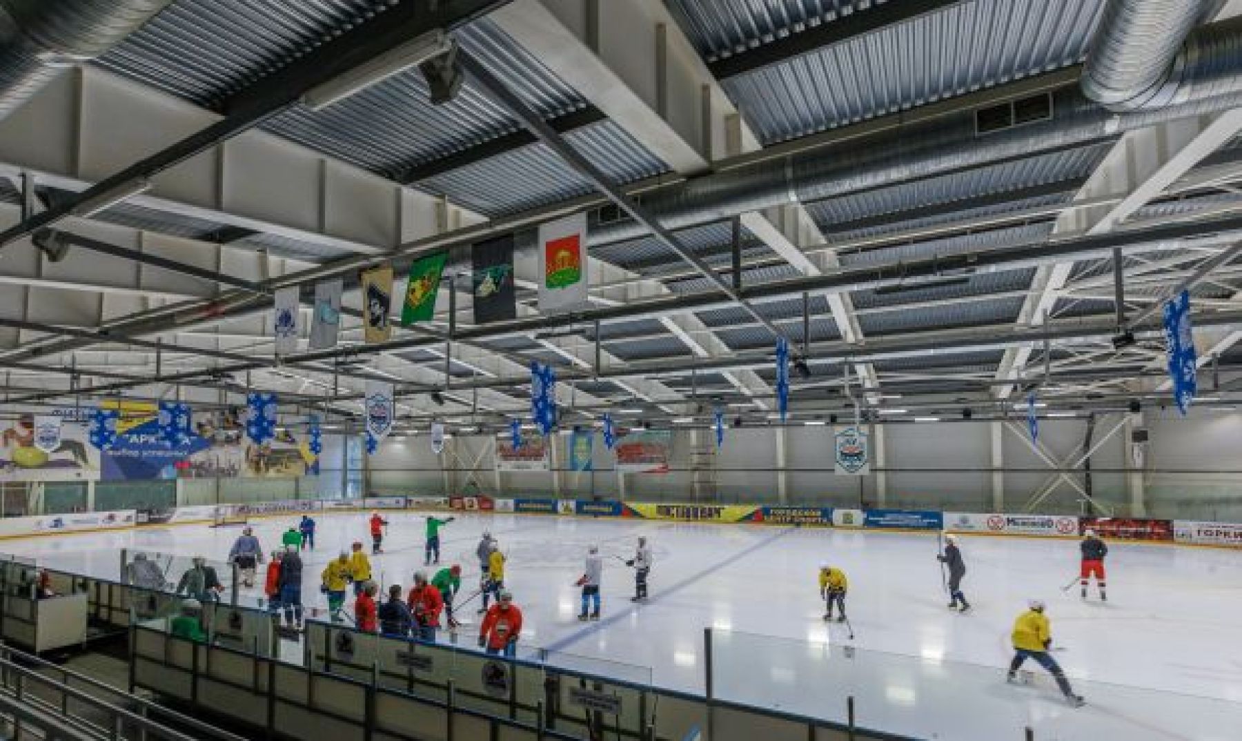 Трибуны Ледовой арены «Арктика» на 250 мест