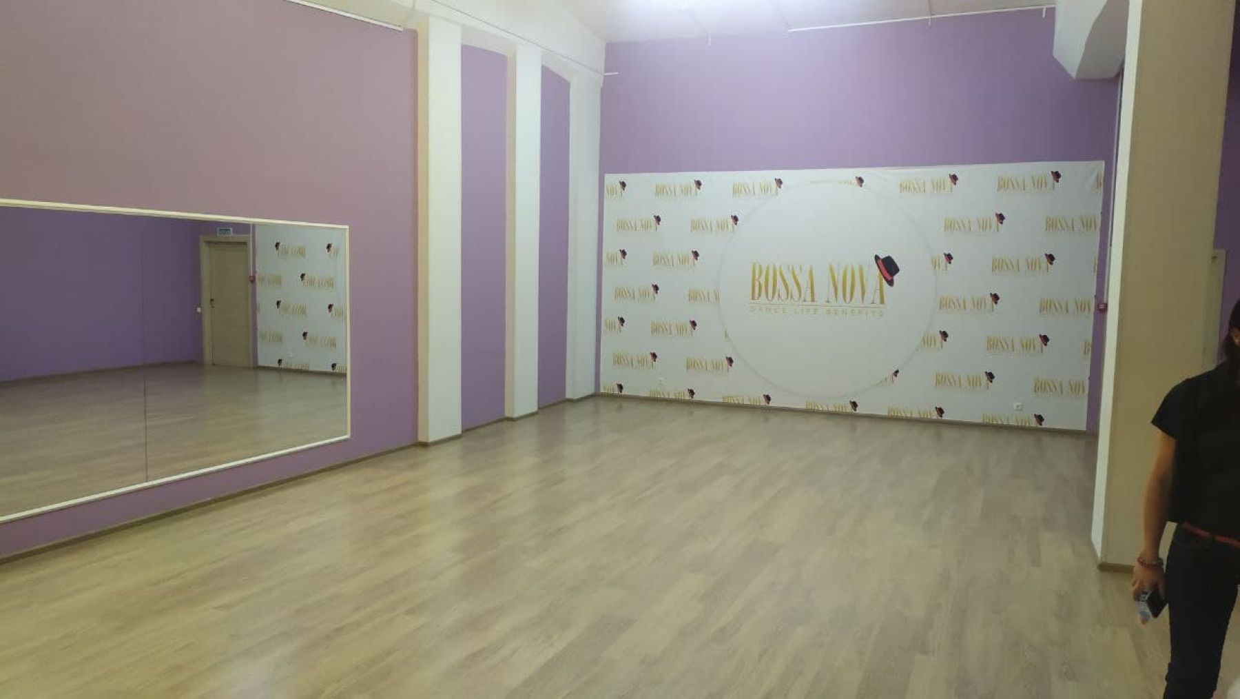 Современное оборудование танцевального зала Bossa Nova