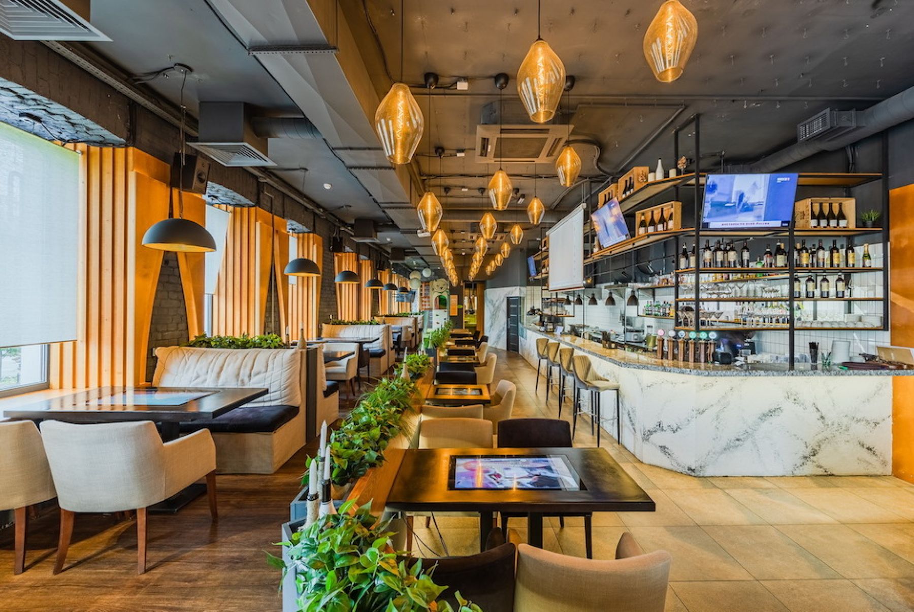 Панорамный вид из ресторана Игристые на Сенную площадь