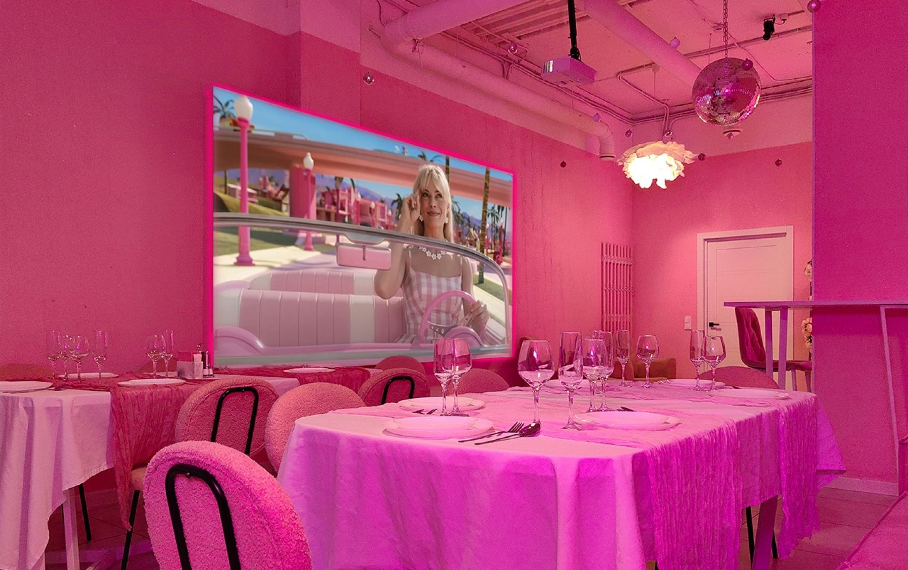 Розовый лофт с караоке в Москве