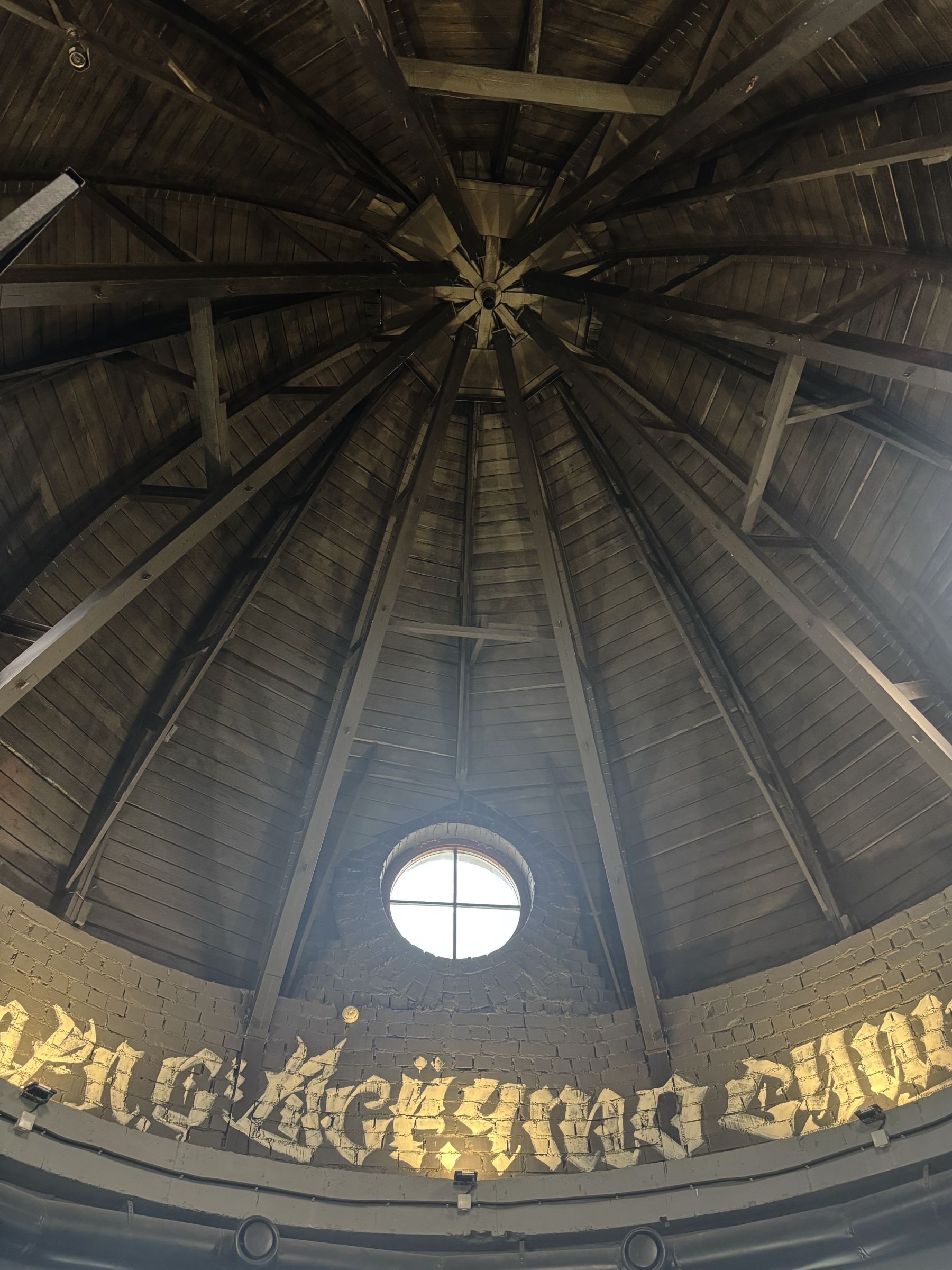 Зона для мероприятий в арт-пространстве на крыше