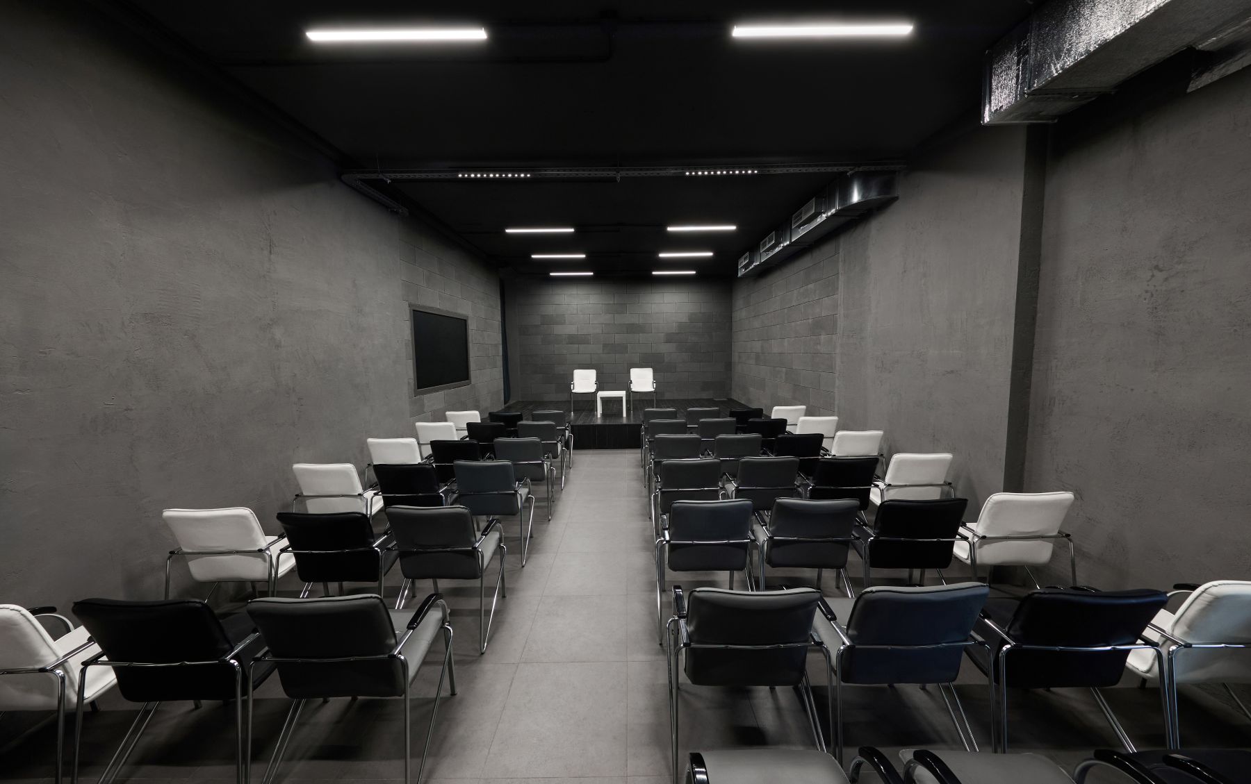 Интерьер индустриального зала для мероприятий в Москве