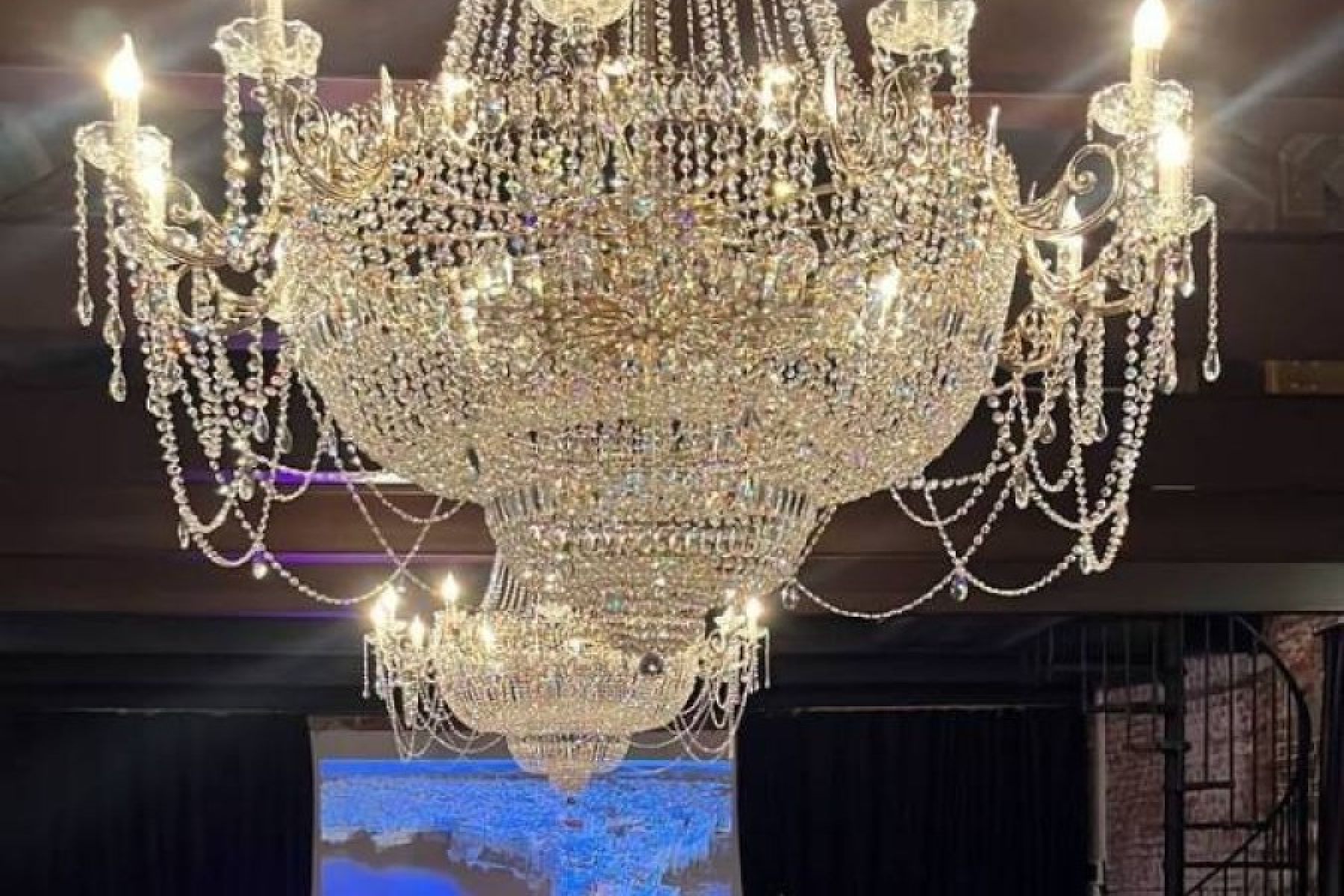 Парковка у лофта HORSE HOUSE