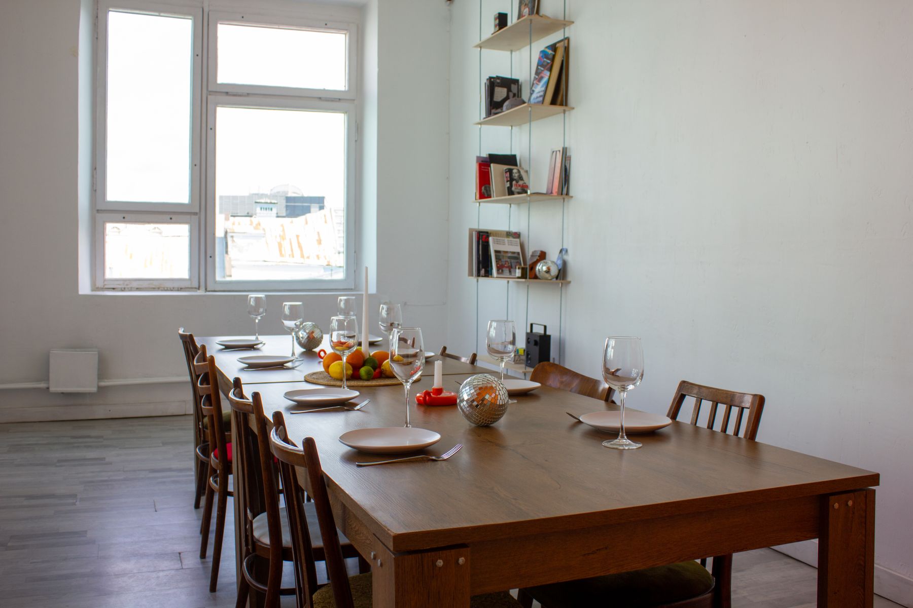 Барная зона в лофте на Пушкинской набережной