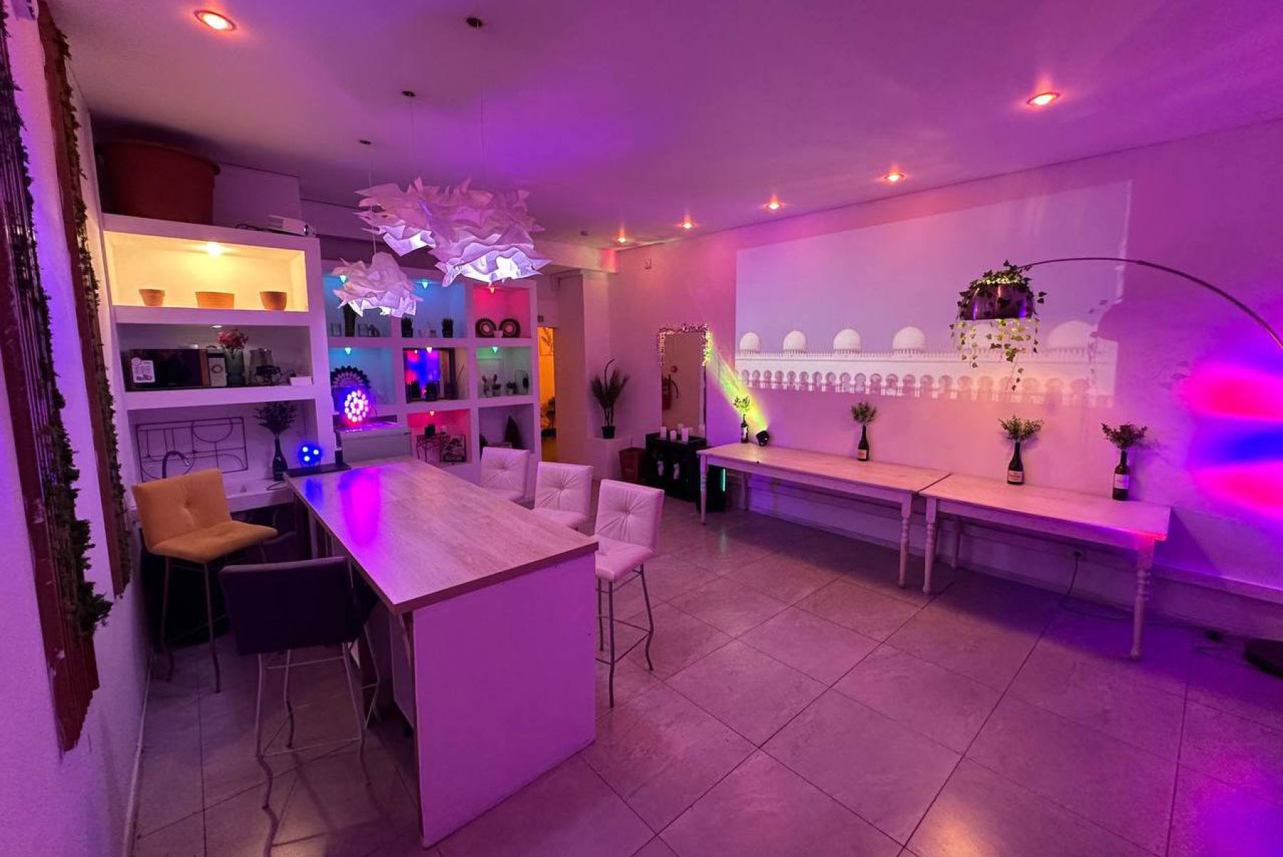 Просторный лофт с регулируемой светомузыкой