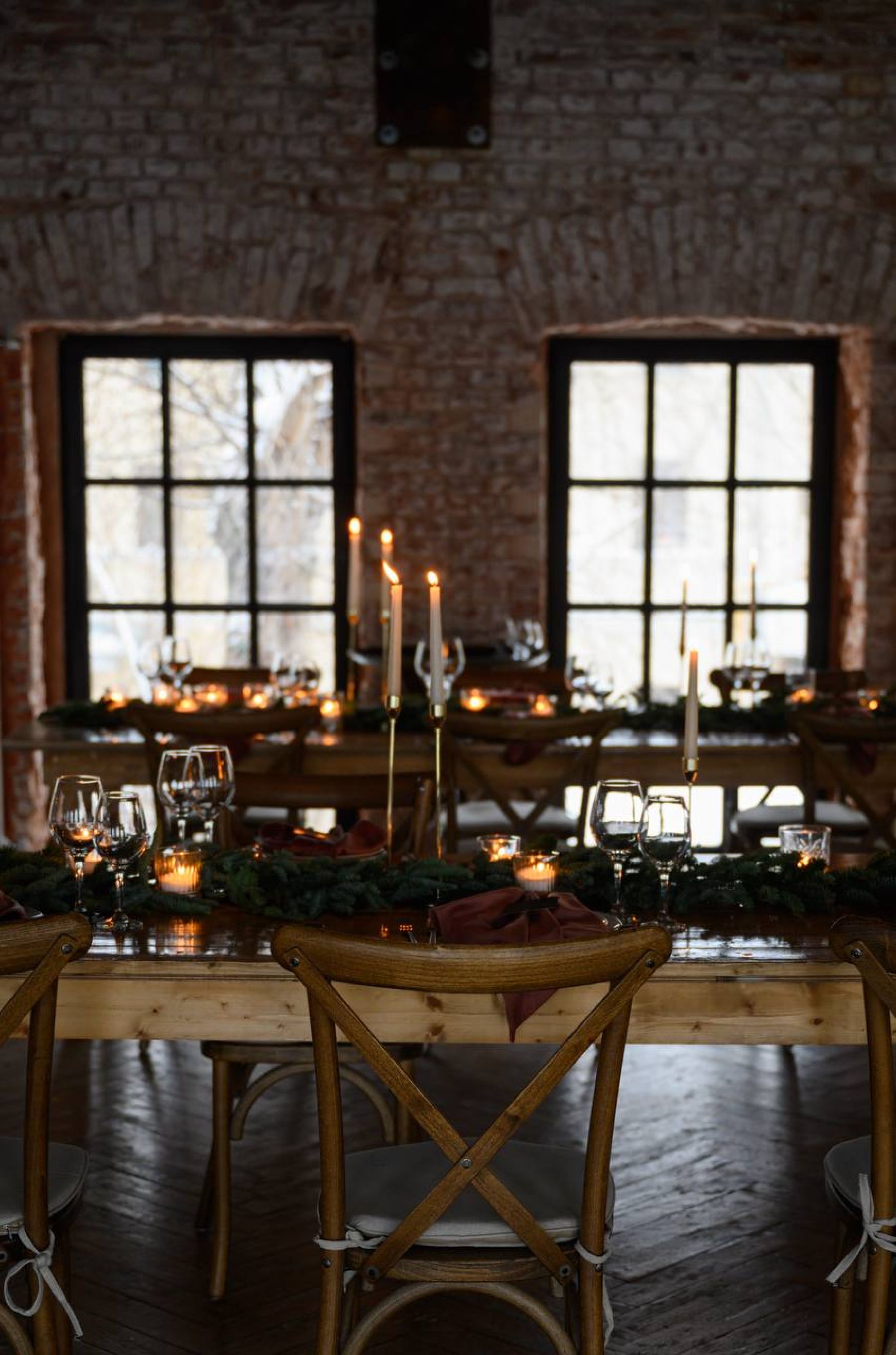 Камин в зале мансарды Tesla Hall