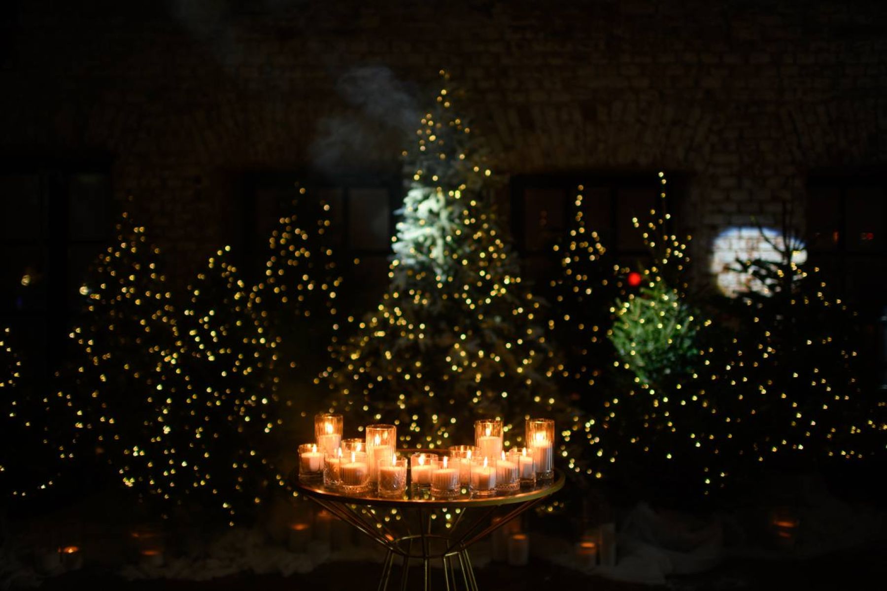 Балкон мансарды Tesla Hall с видом на город