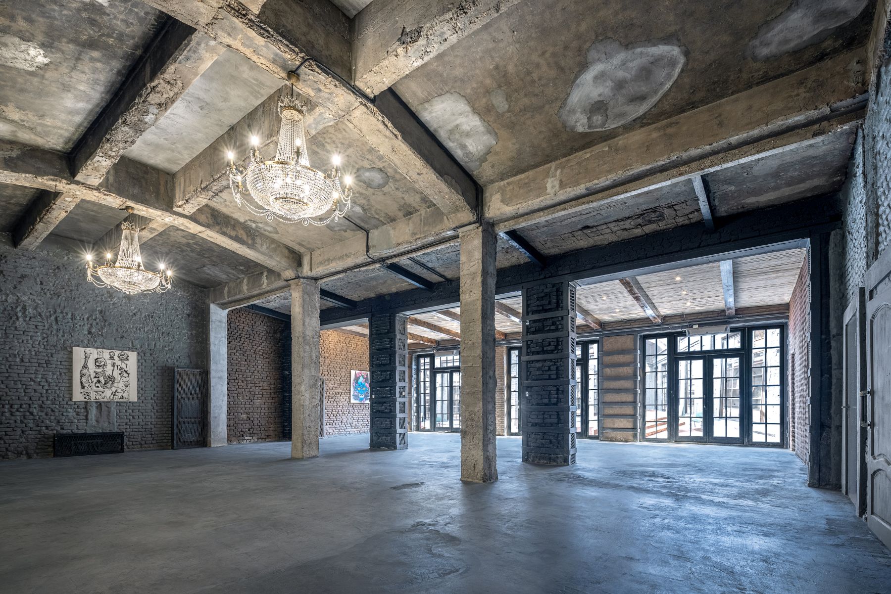 Панорамный вход в лофт Maxwell Hall