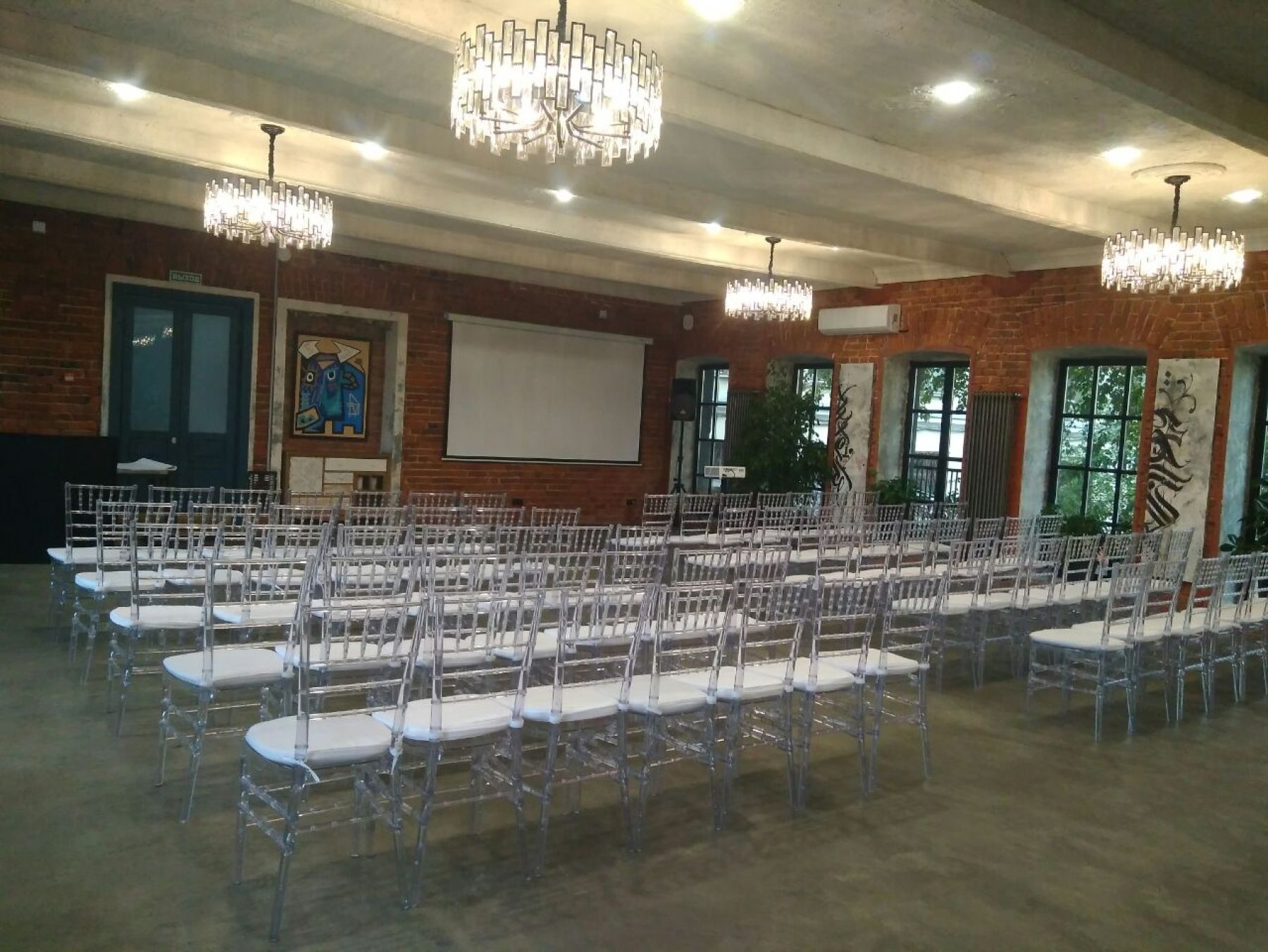 Вид на Ampere Hall изнутри