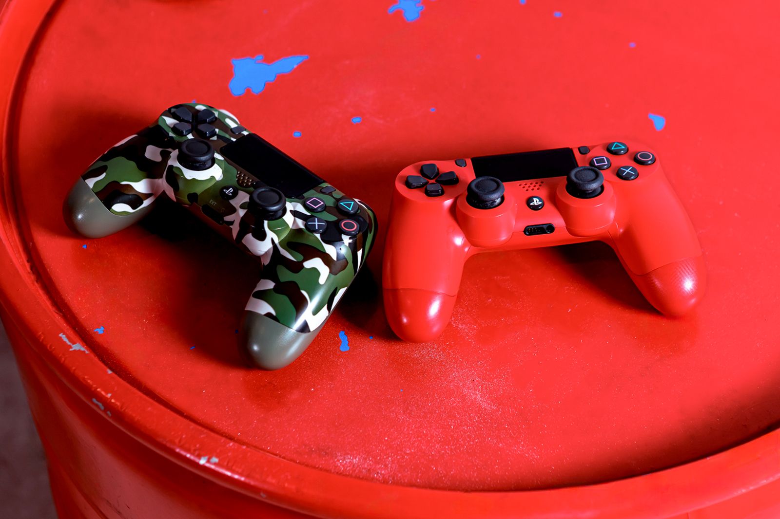 Неоновая подсветка в лофте на Бауманской