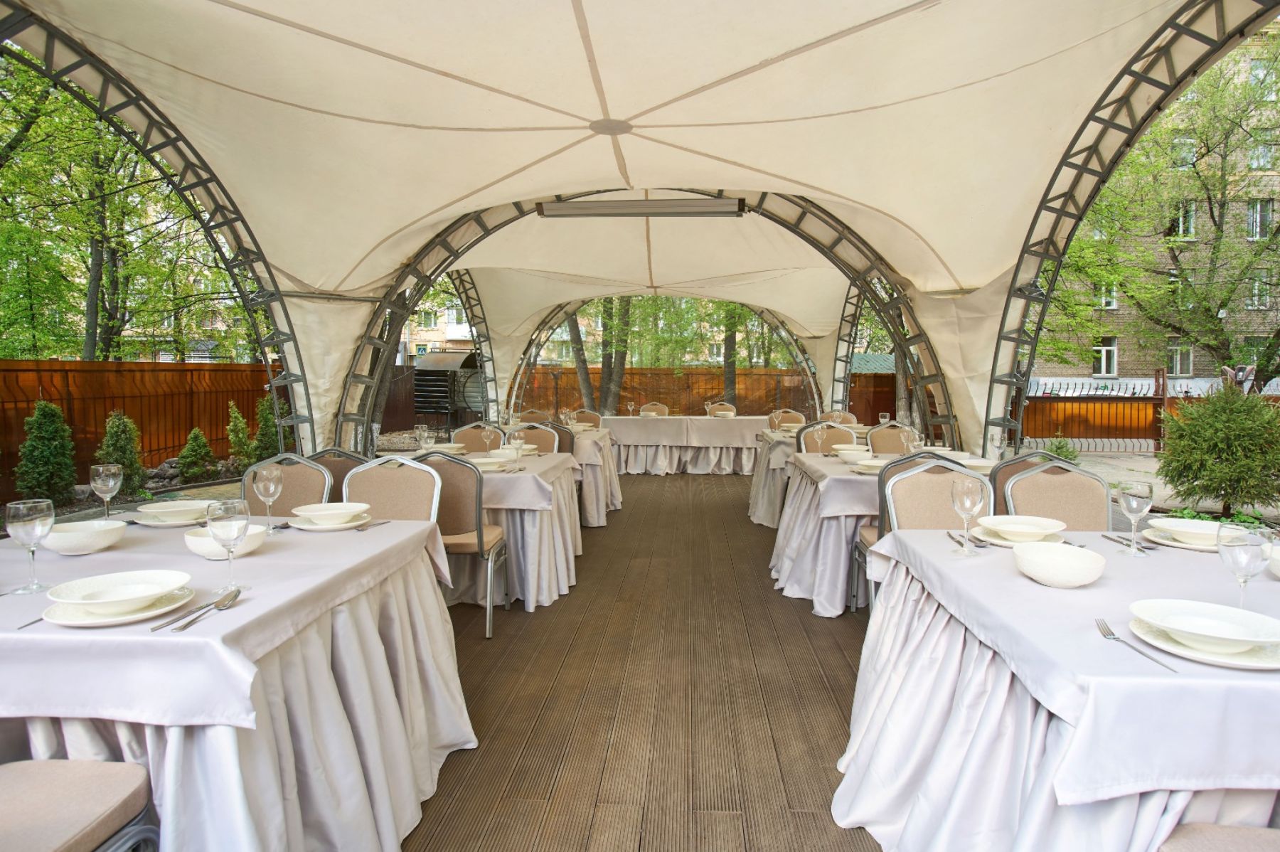 Банкет на летней веранде у ВДНХ