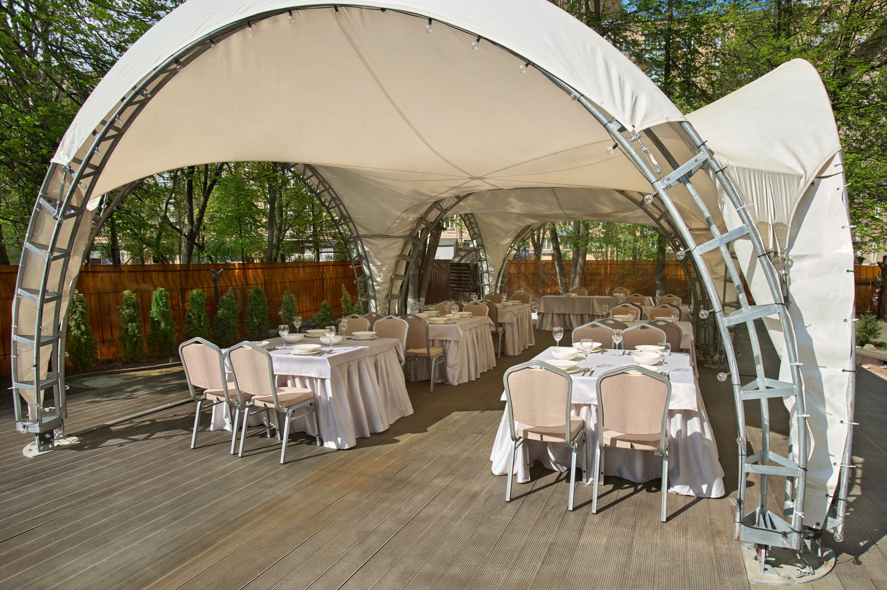 Летнее мероприятие на веранде в Москве