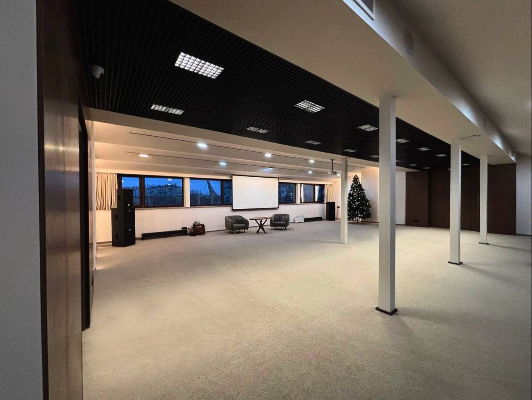 Летняя веранда ресторана