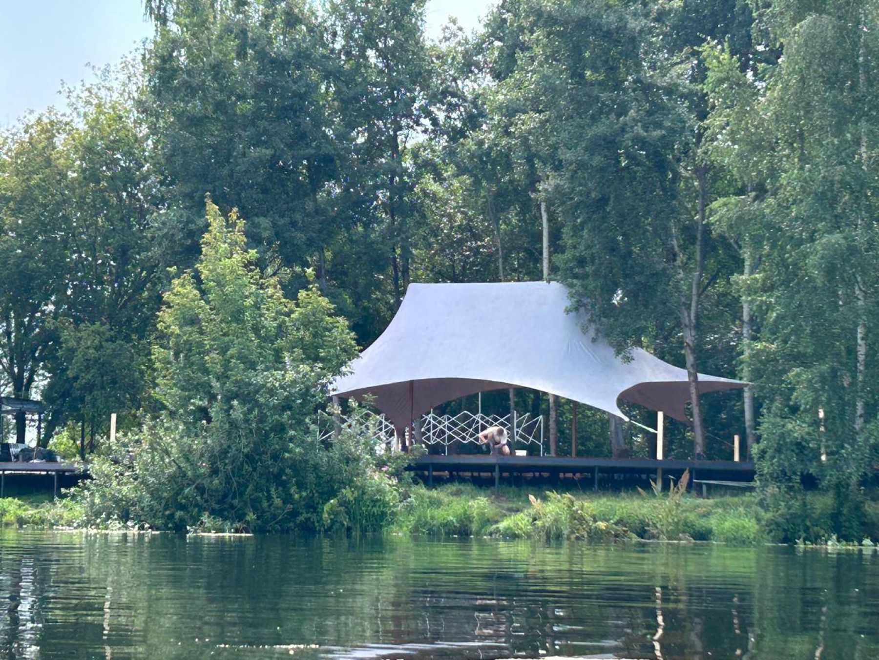 Вид на водоем с террасы Pro-veter