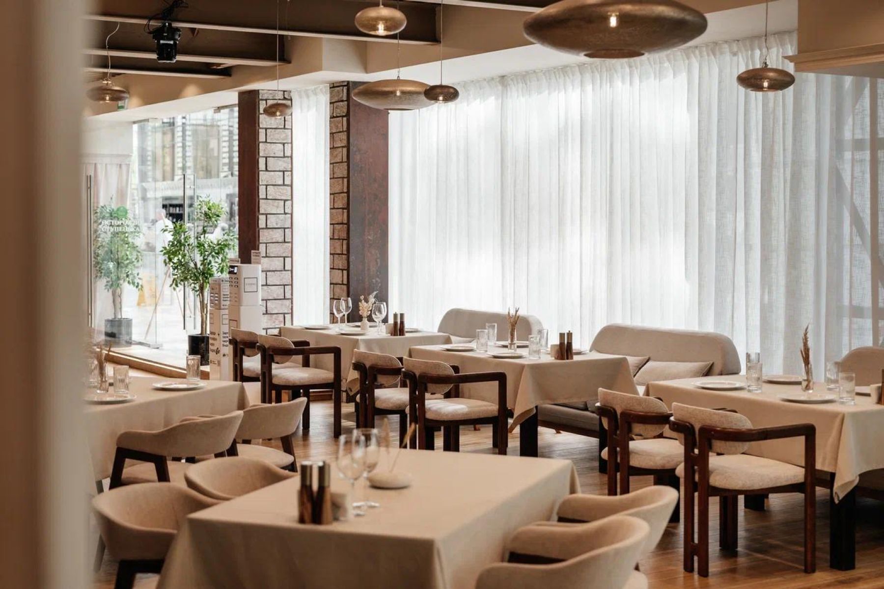 Световое оборудование в зале Eterno