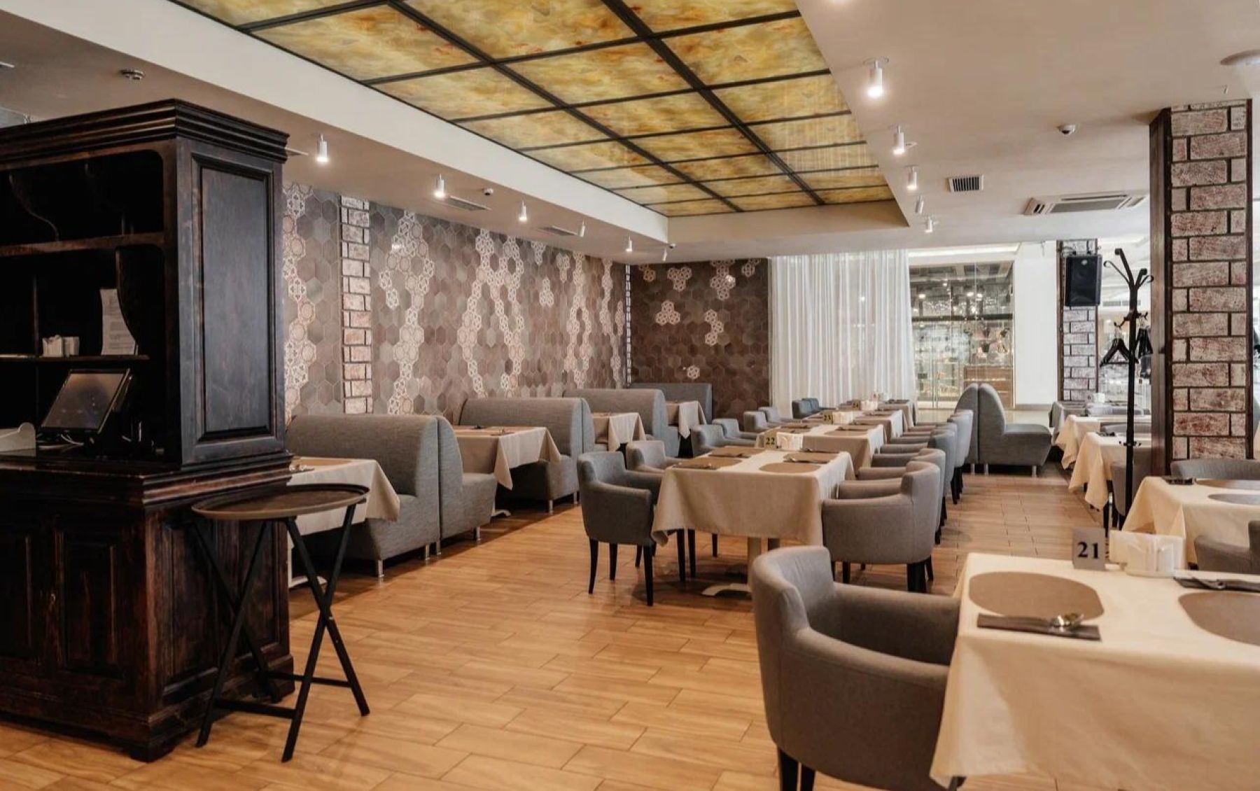 Просторный банкетный зал Eterno в Москве