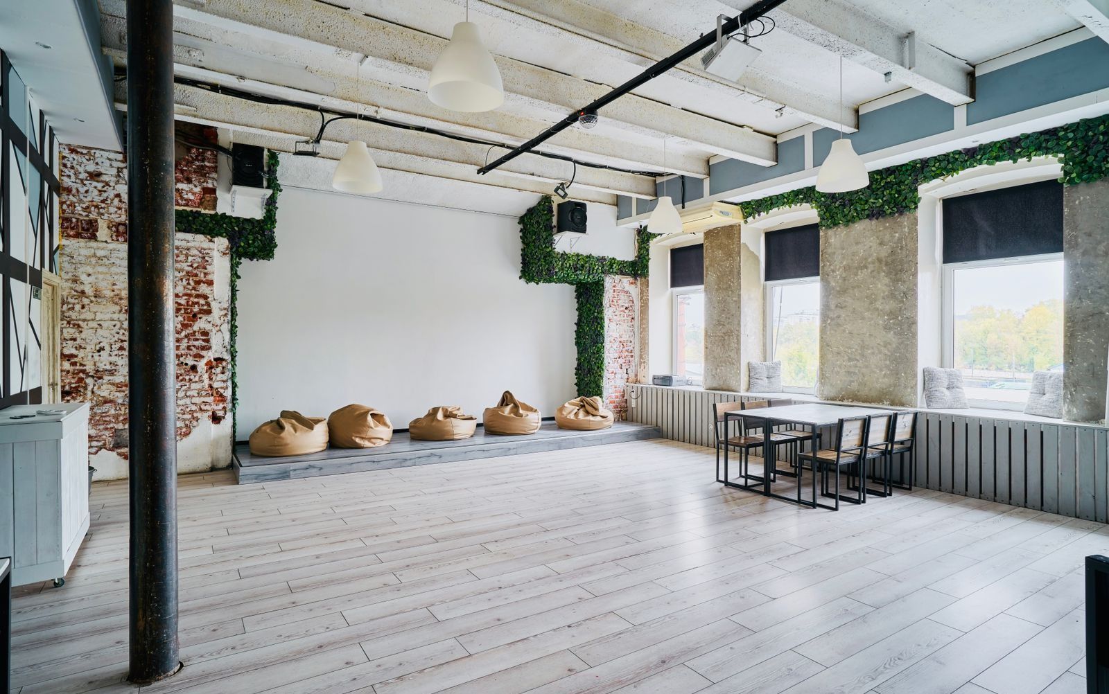 Светлый лофт для мероприятий