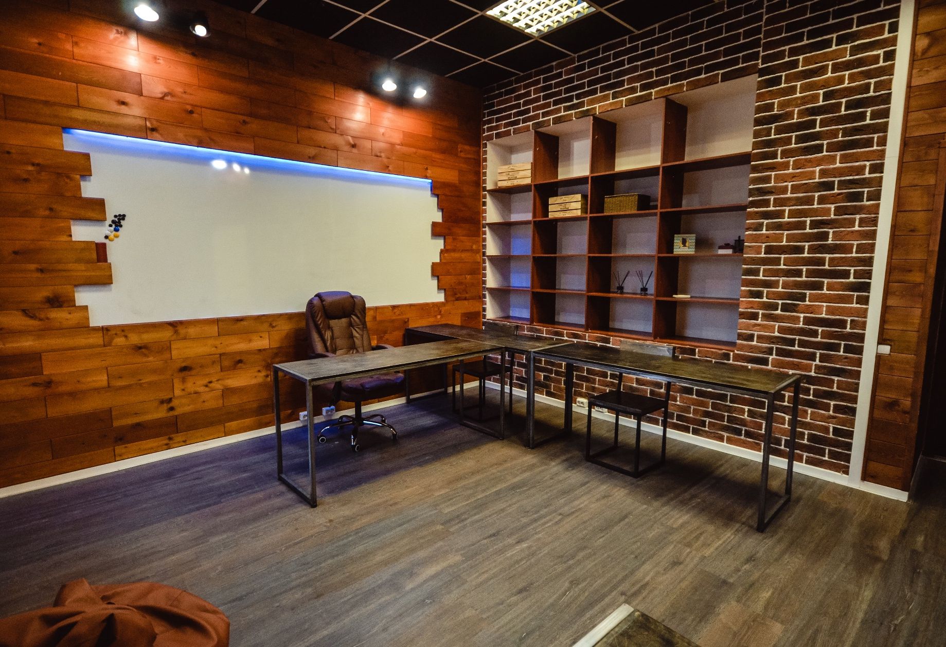 Интерьер стильного офиса для переговоров