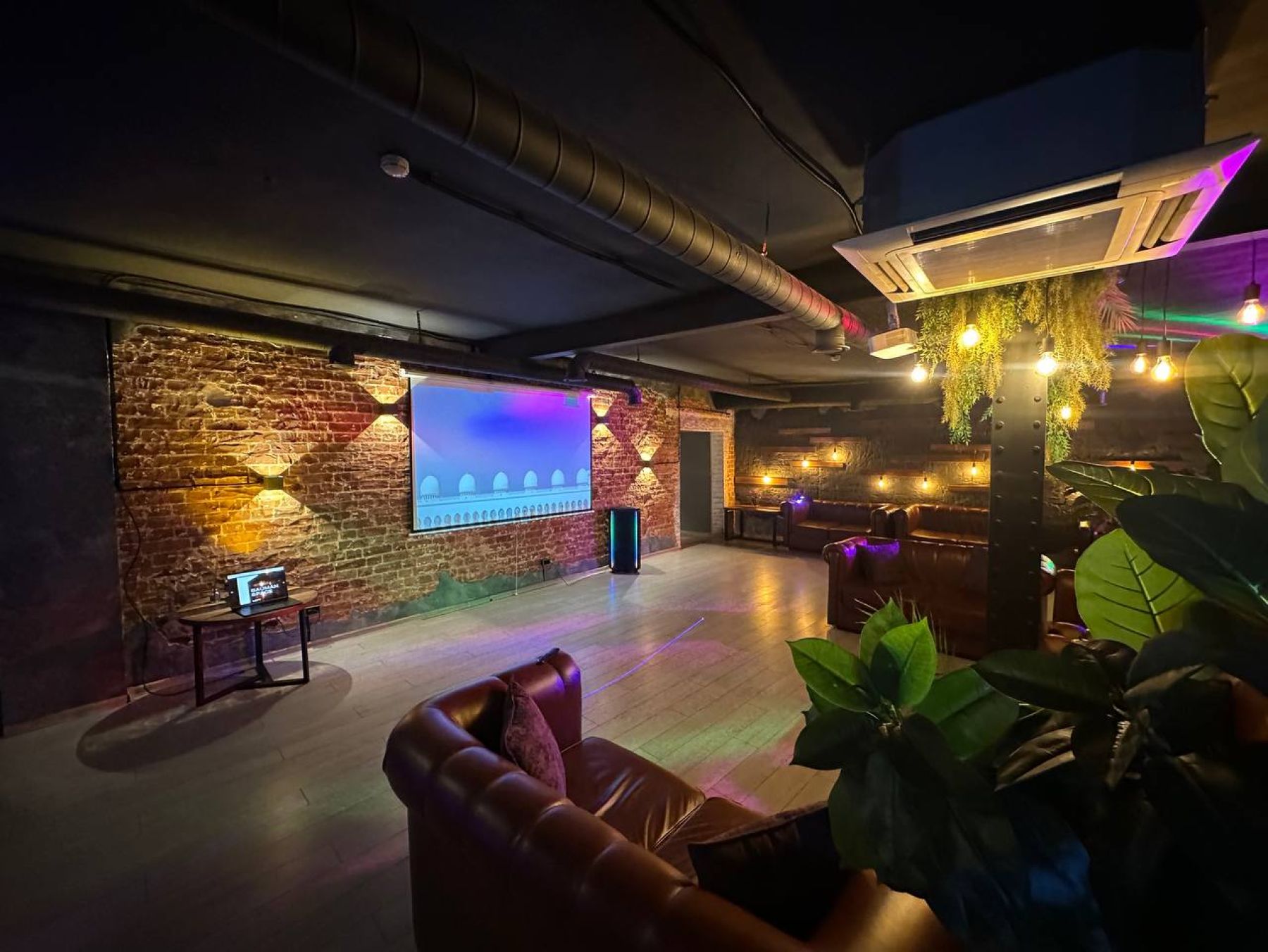 Стильный интерьер лофта Blackberry