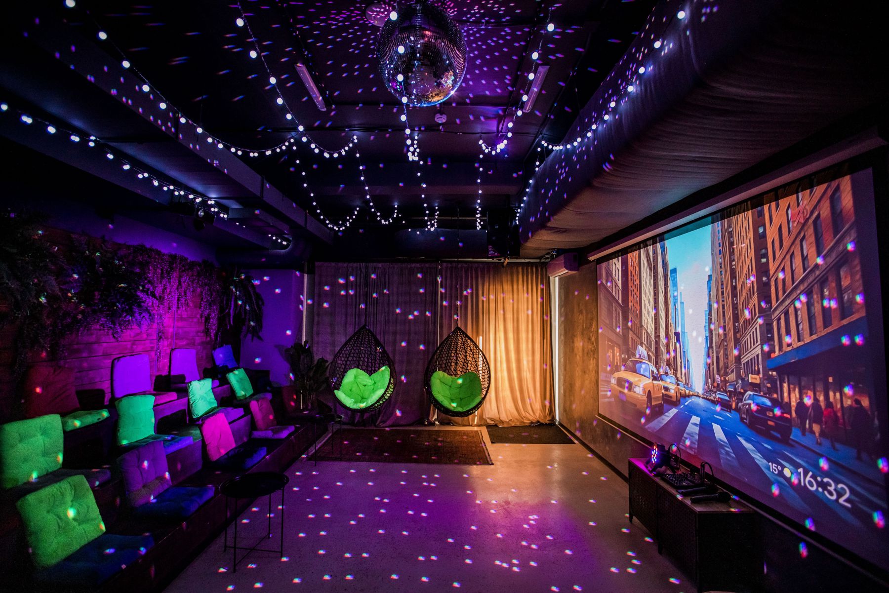 Амфитеатр в лофте FLORA для мероприятий