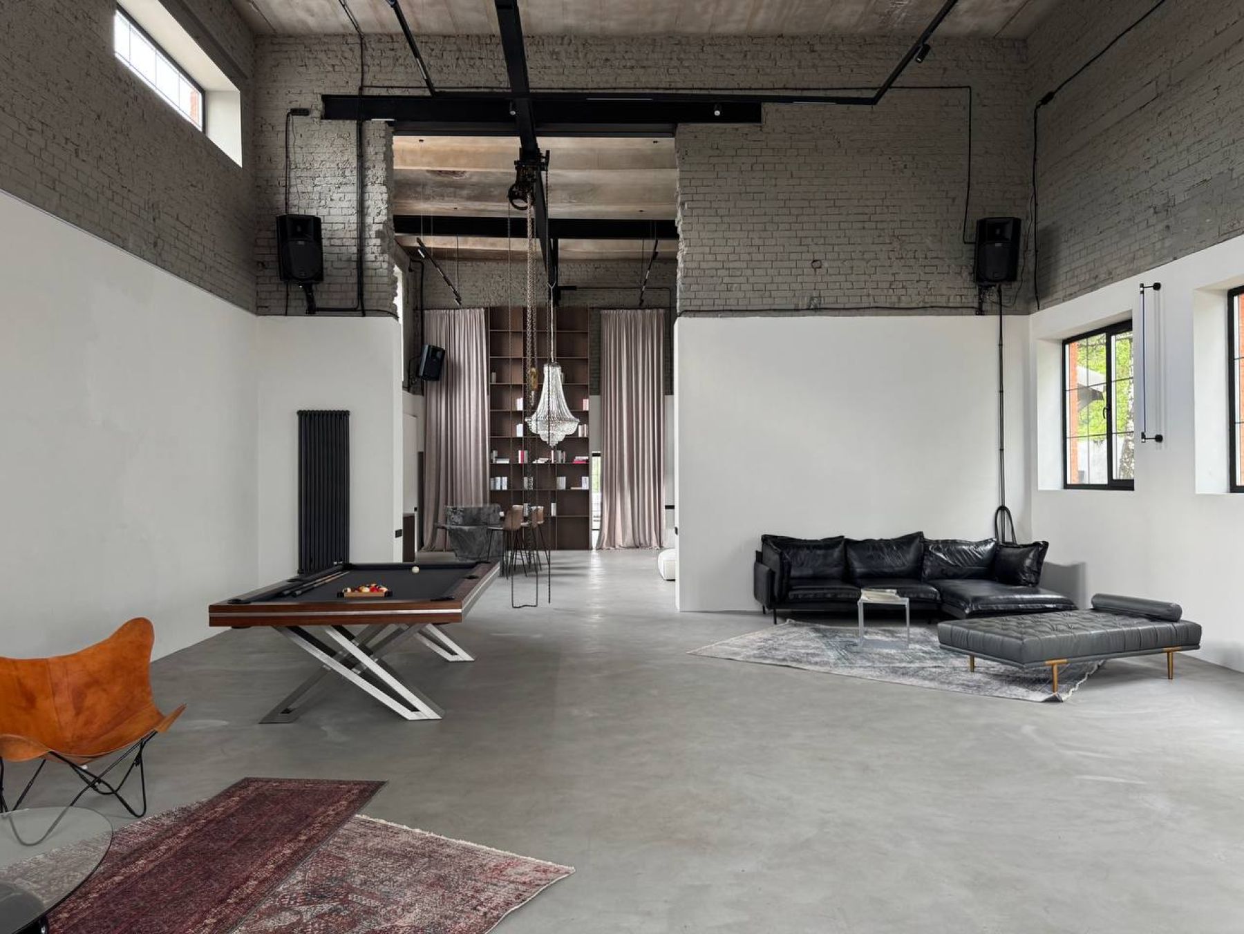 Культурный гараж - пространство для мероприятий с танцполом