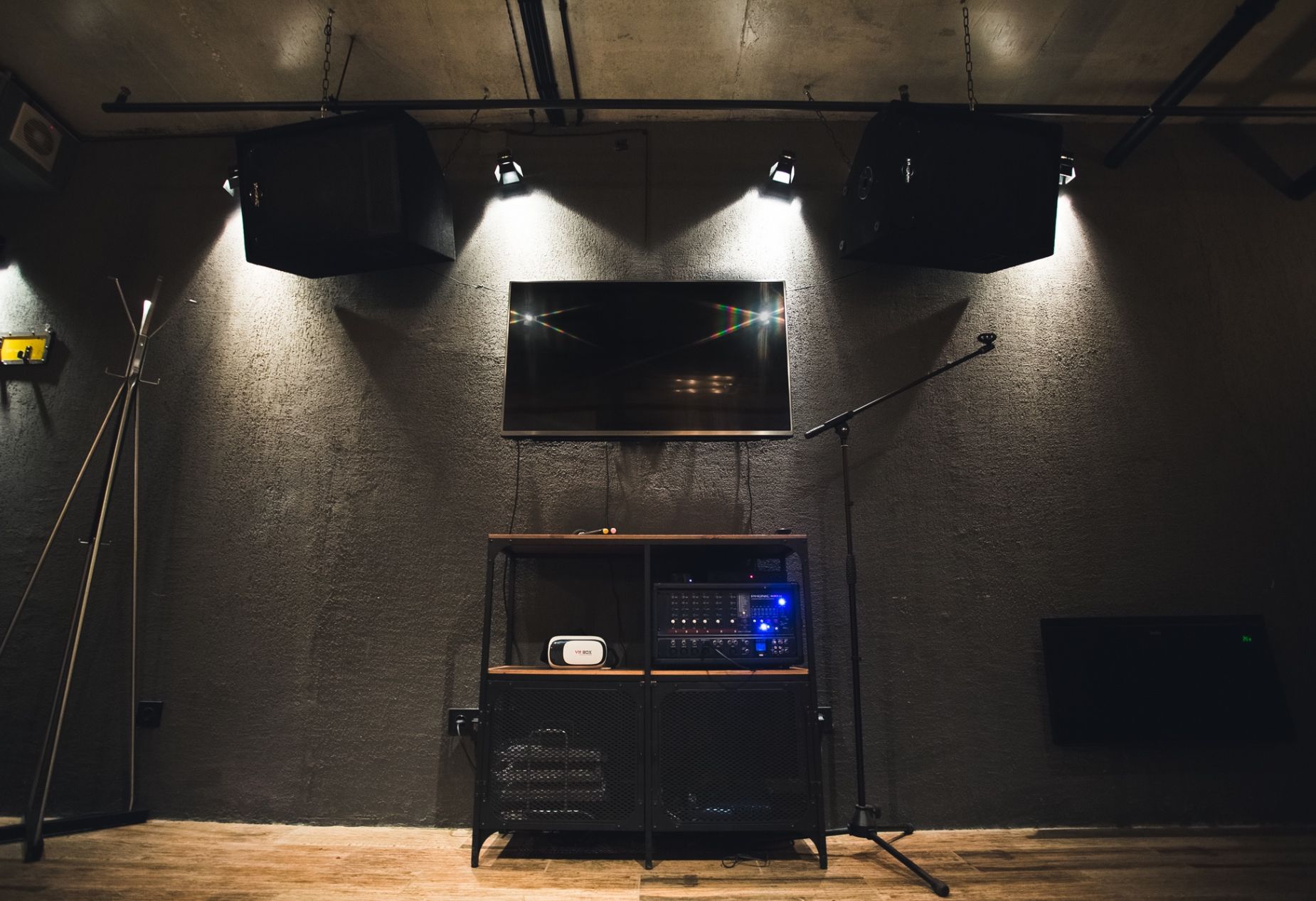 Барная стойка в Loft на Нагорной