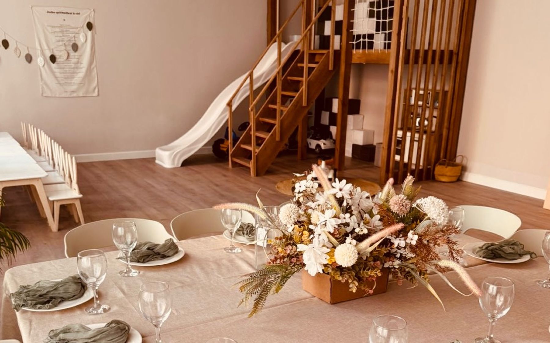 Скандинавский семейный лофт с игровой зоной