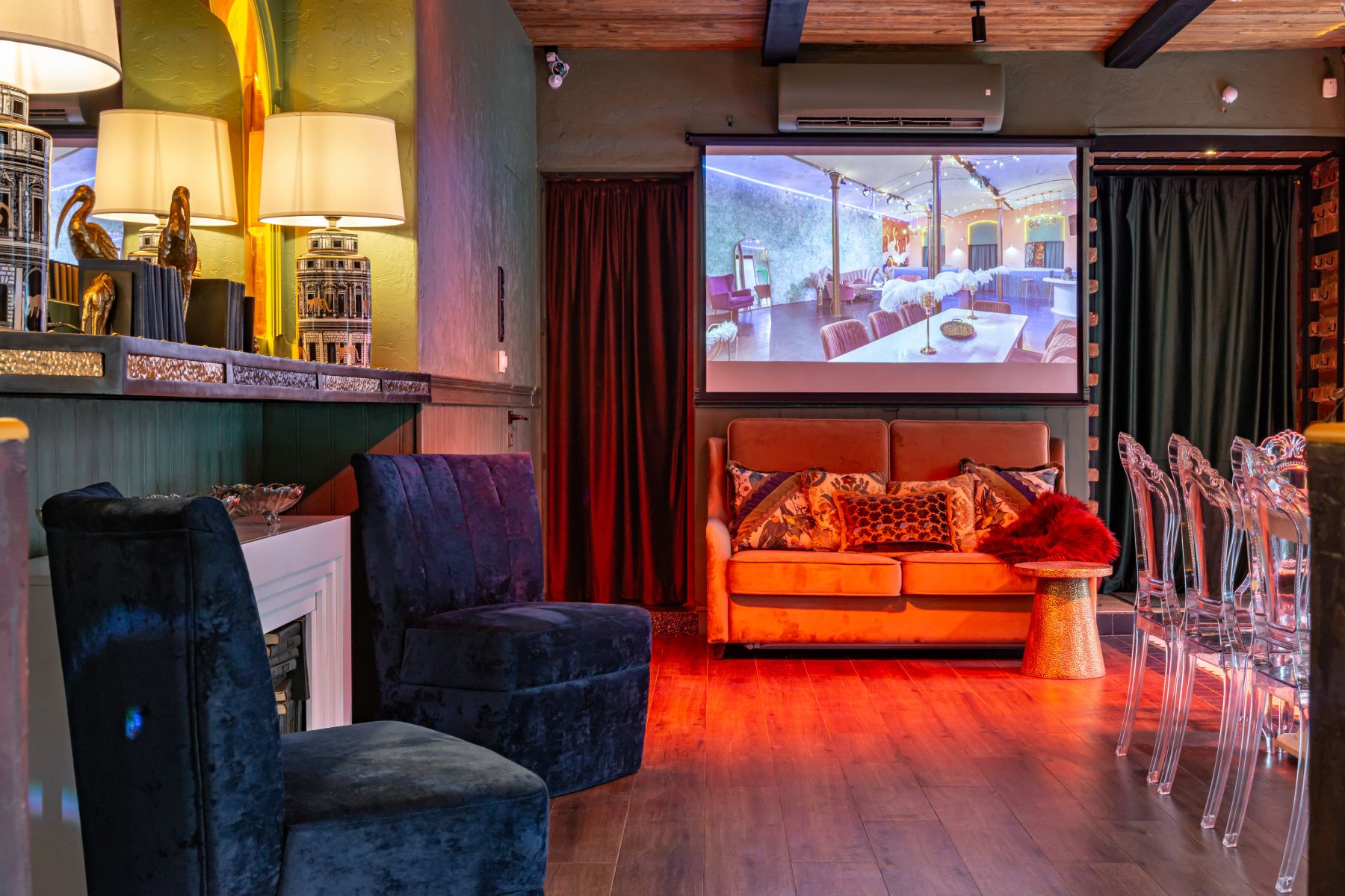 Комфортабельные места для участников в зале "Гоголь"