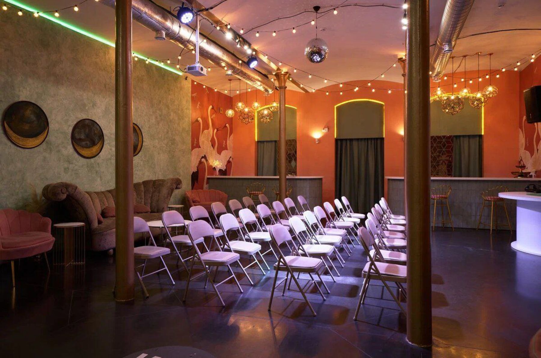 Зал с отдельным входом и парковкой