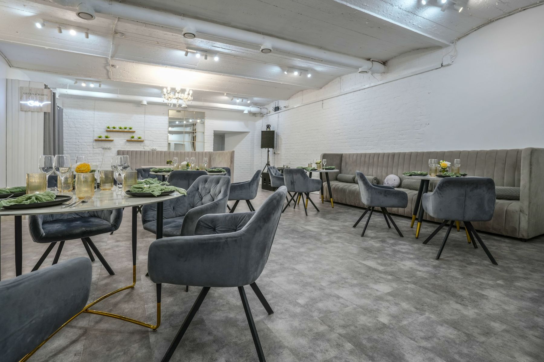 Просторный зал Green&White Loft для мероприятий