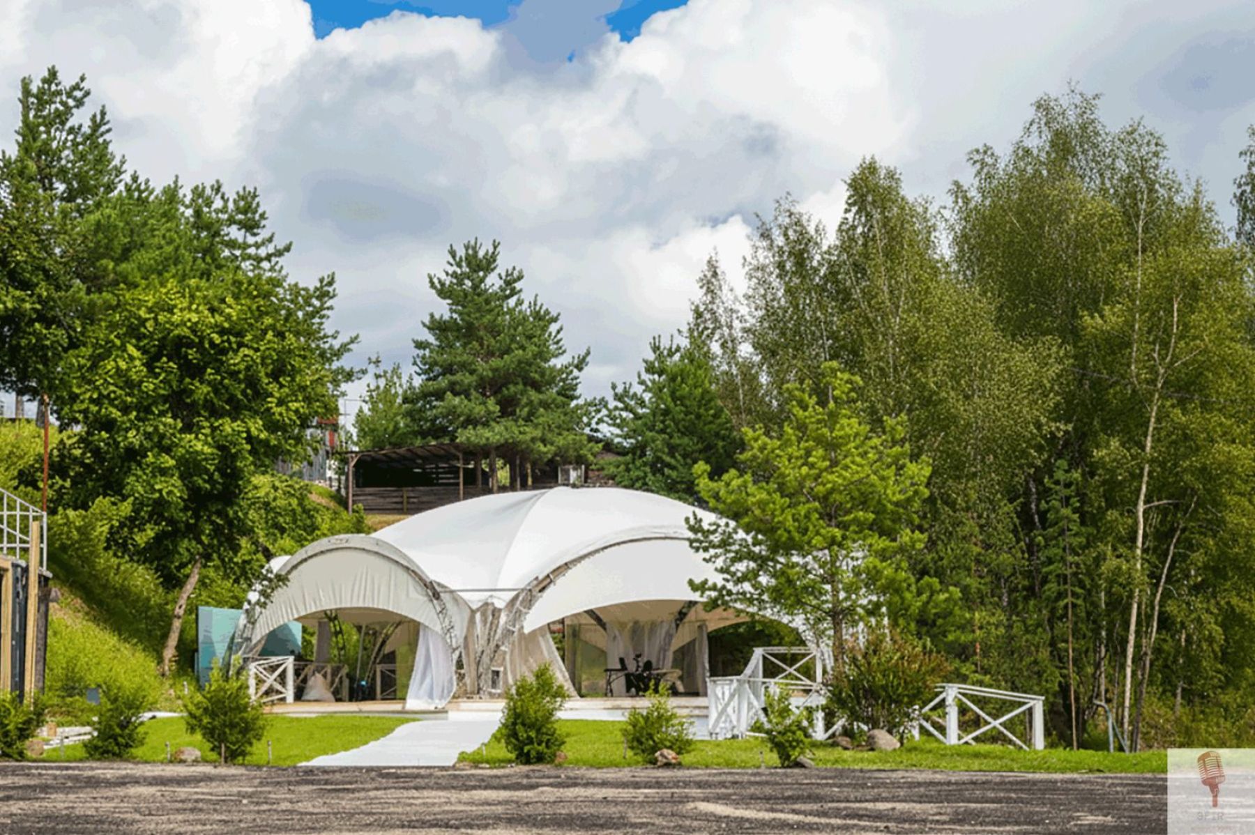 Сцена в шатре Эфир для мероприятий