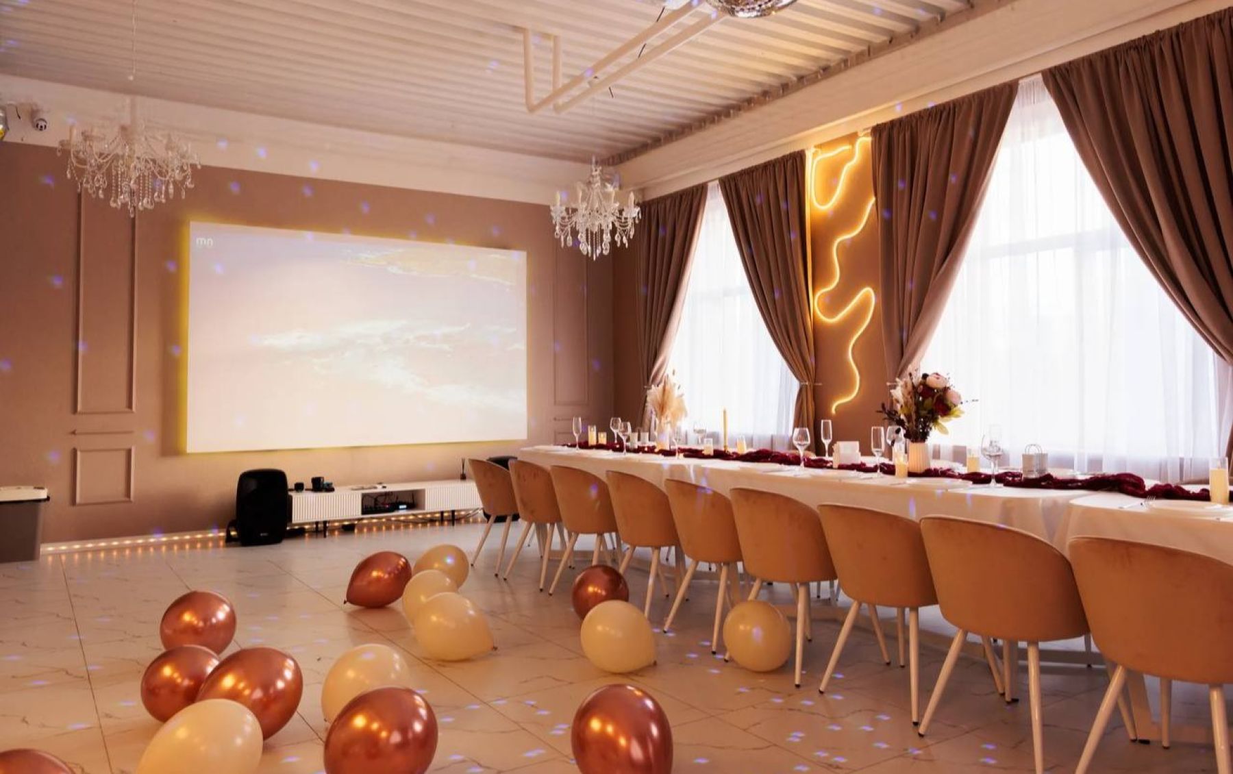 Лофт Версаль - интерьер с элегантной мебелью