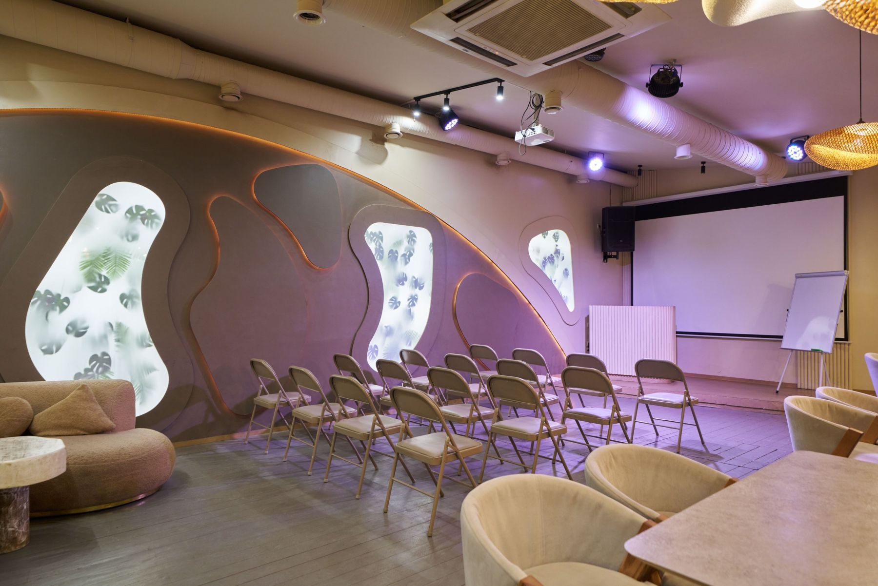 Оборудование зала «Август»