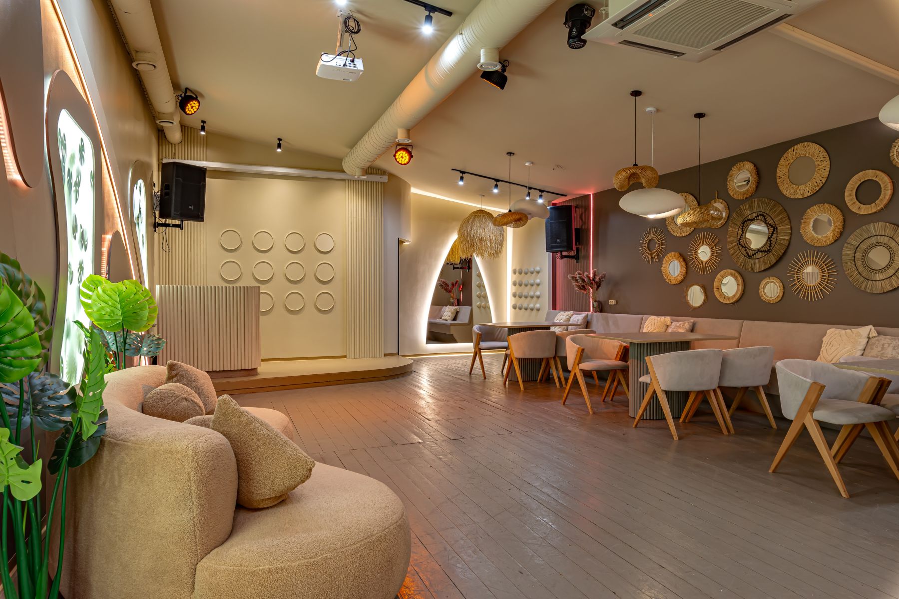 Зона для мероприятий в зале «Август»