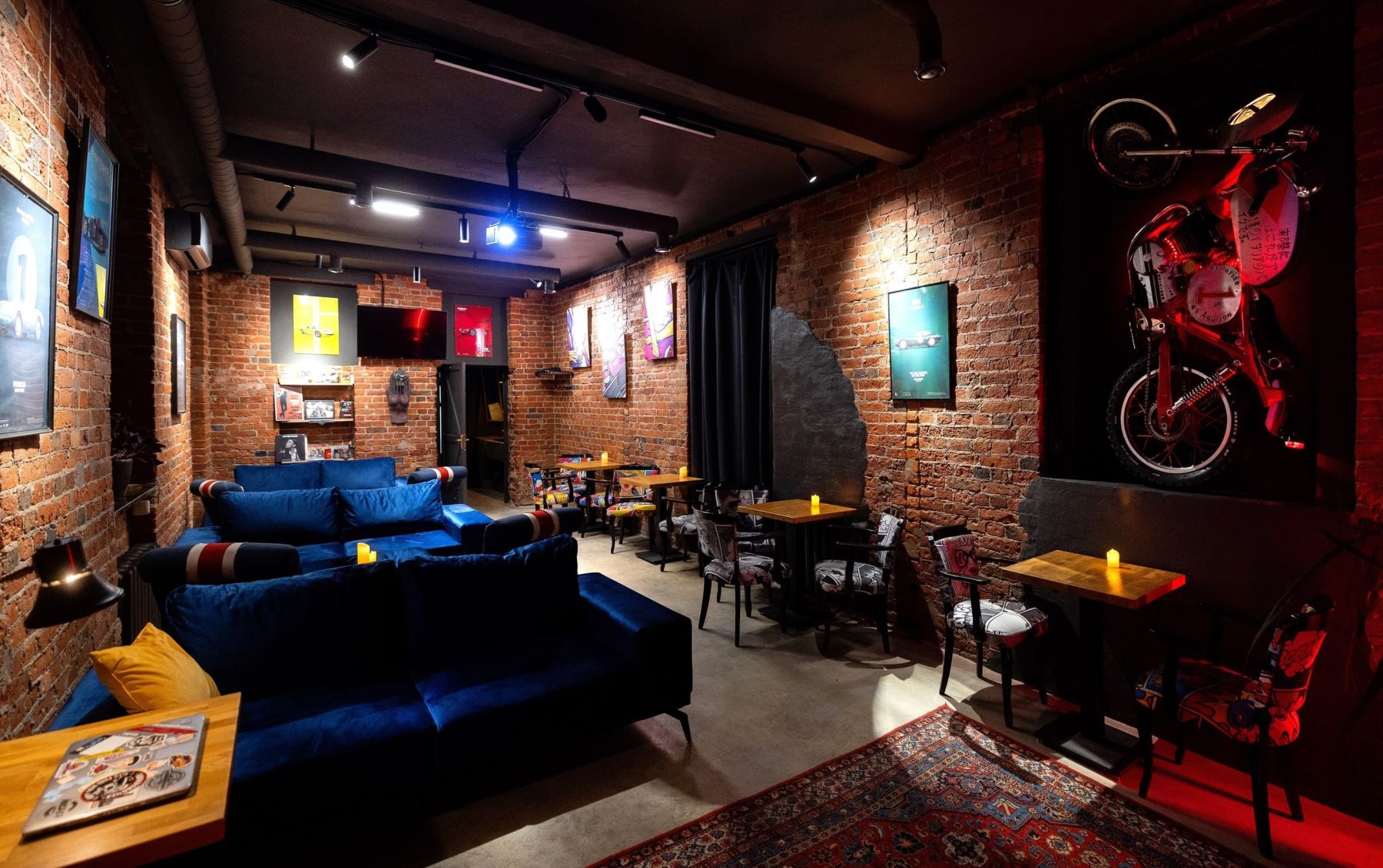 Интерьер лофта Pipes Studio в стиле Pop art