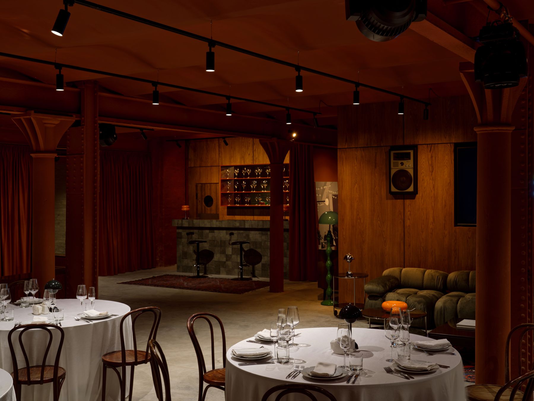 Лофт ATELIE - частная парковка