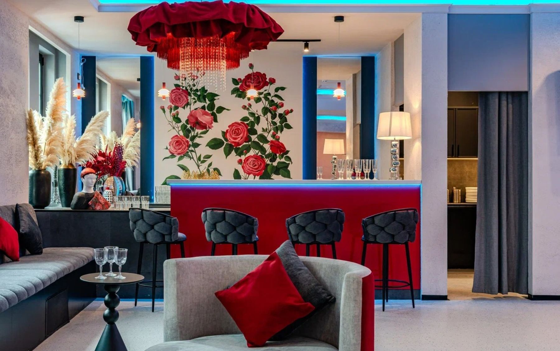 Яркий лофт на Ордынке - интерьер