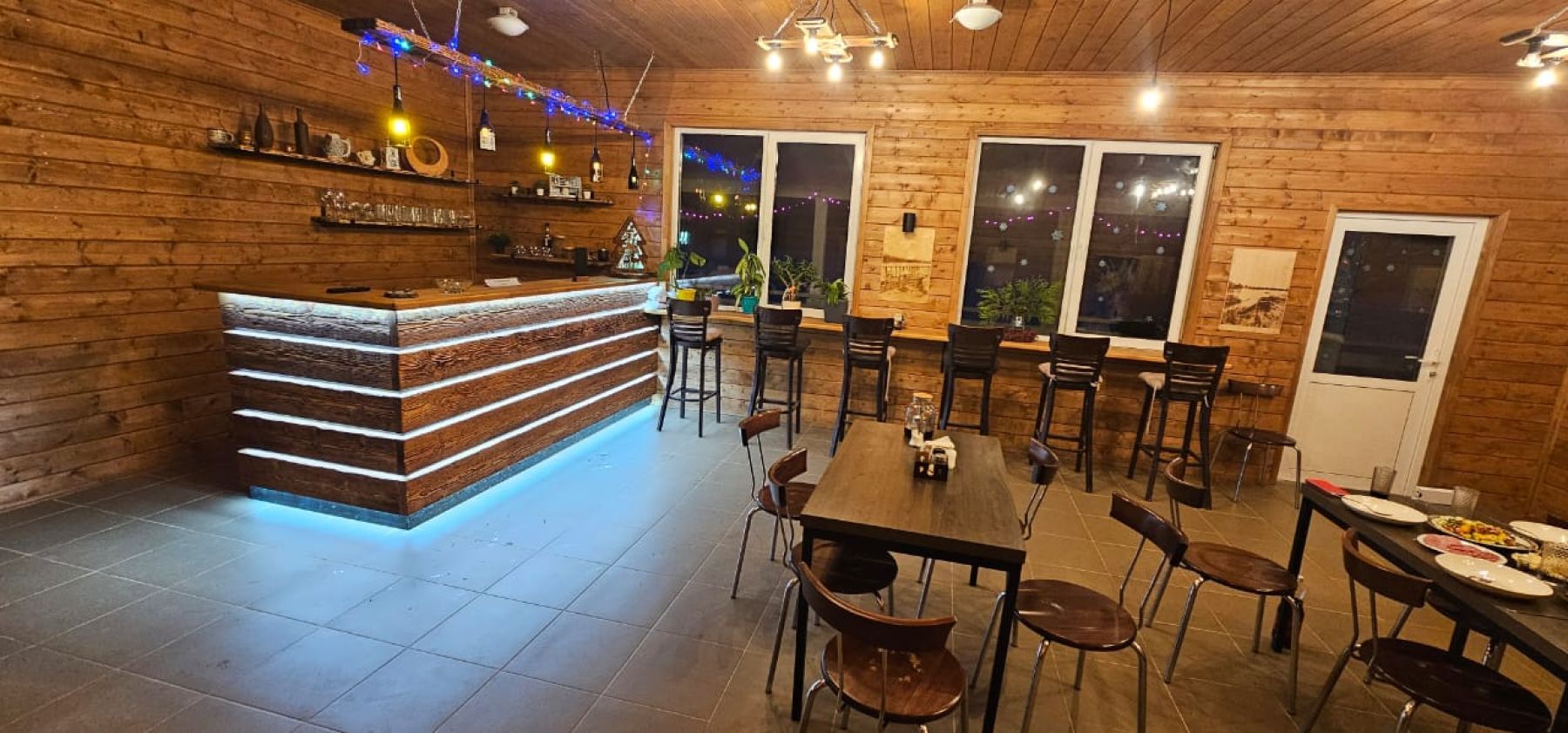 Зал для мероприятий на базе отдыха Аура