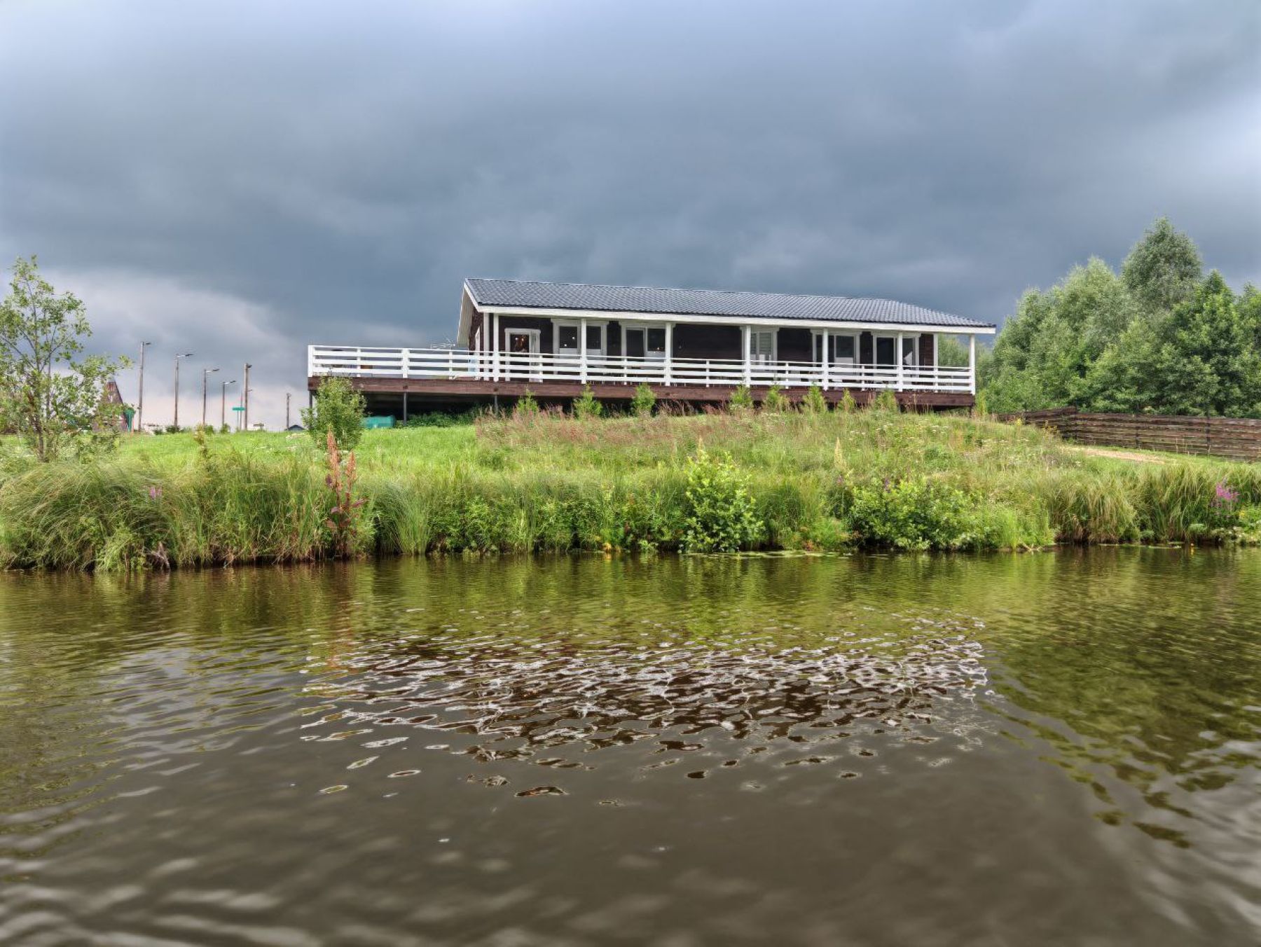 Комната с панорамными окнами на базе отдыха Аура