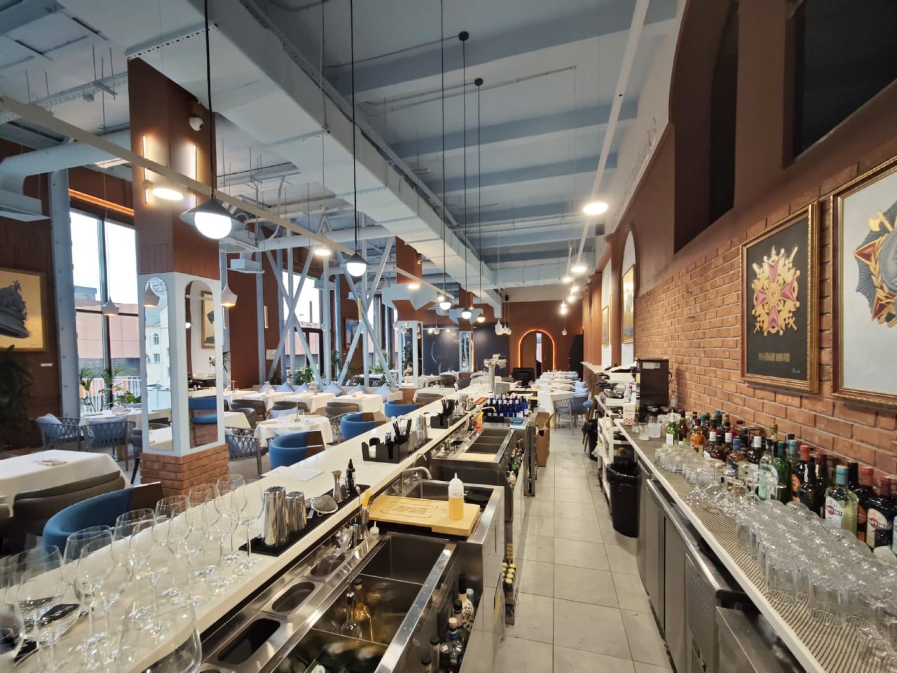 Зал ресторана-клуба Модная среда 1823