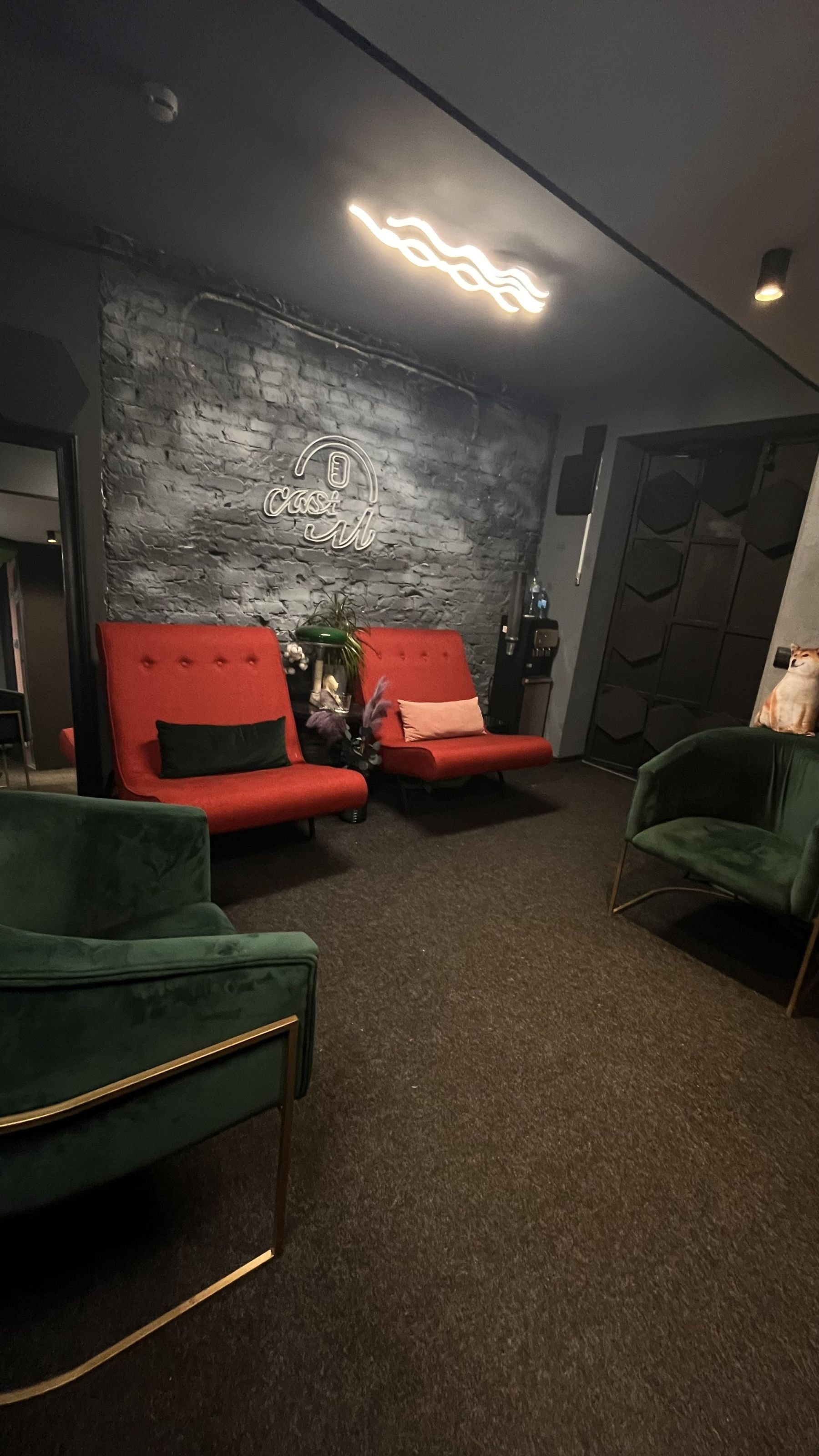 Интерьер лофта с панорамными окнами