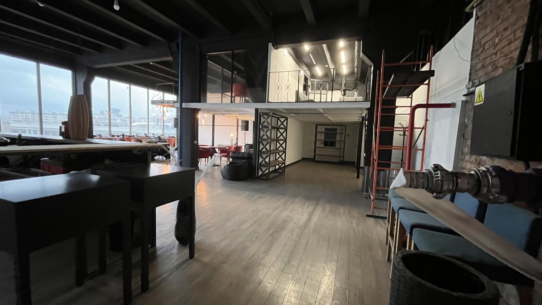 Чилаут-зона в лофте на Бауманской