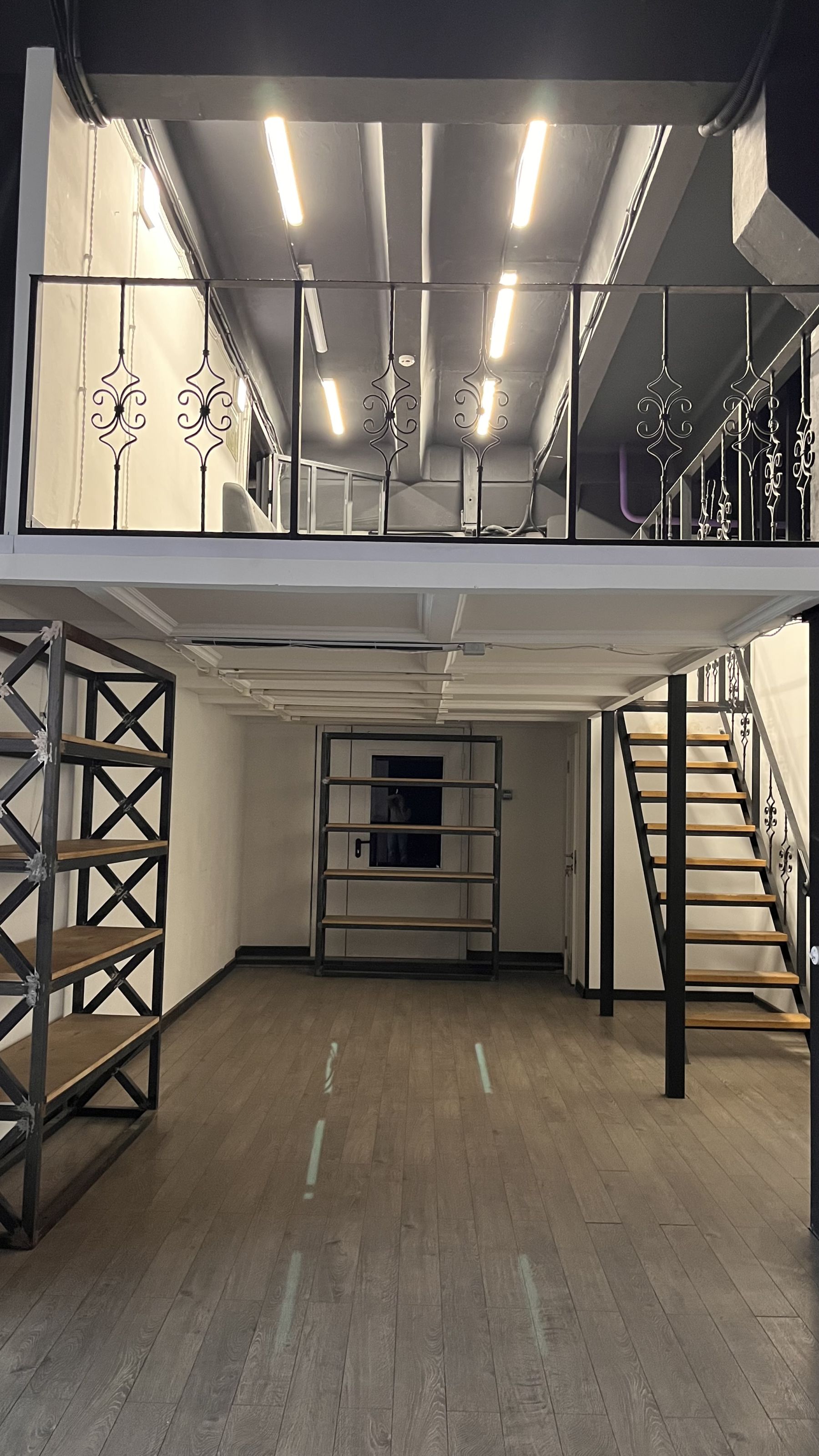 Санитарная зона с душем в лофте