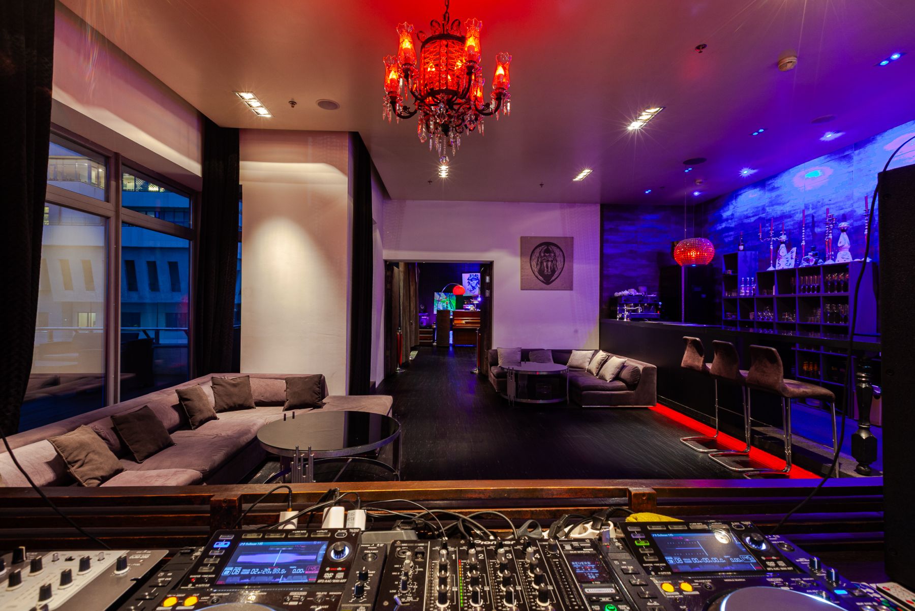 Светлое пространство пентхауса SINKLIT38