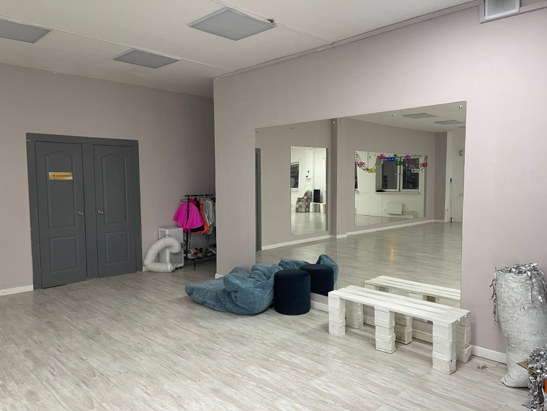 Уютный интерьер лофта для вечеринки