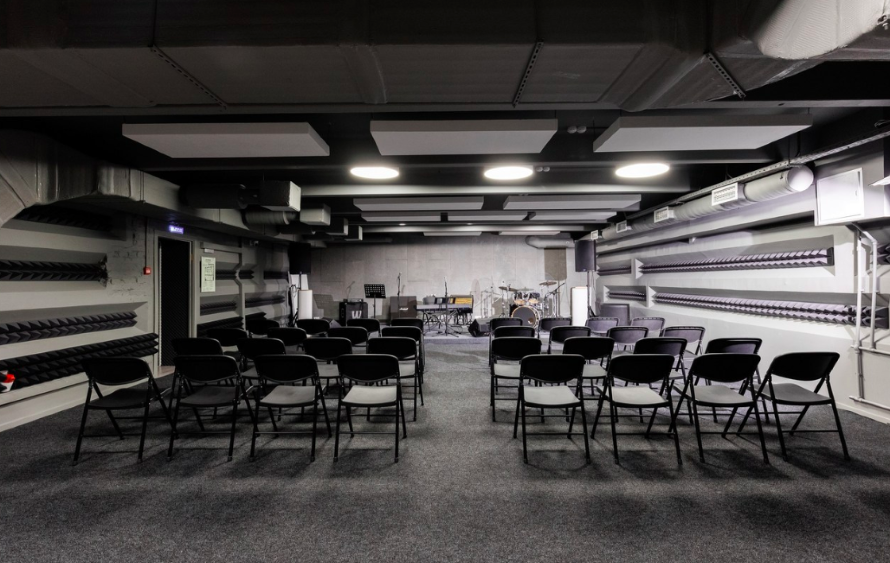 Индустриальный стиль студии Сила Музыки