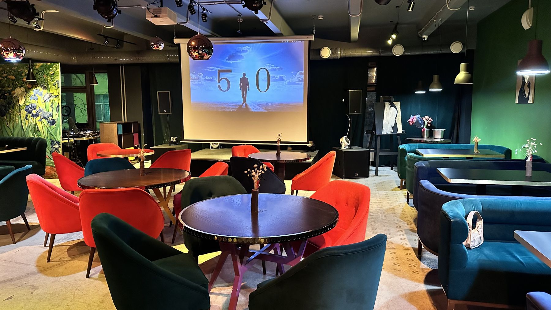 Парковка перед входом в зал на Волоколамском шоссе