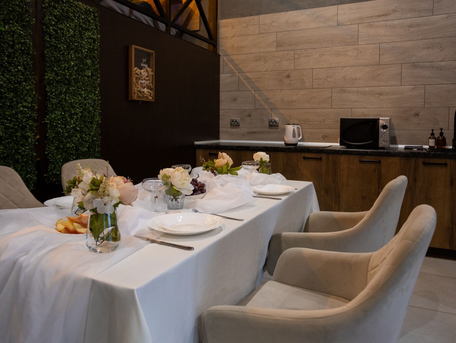 Интерьер лофта с панорамными окнами