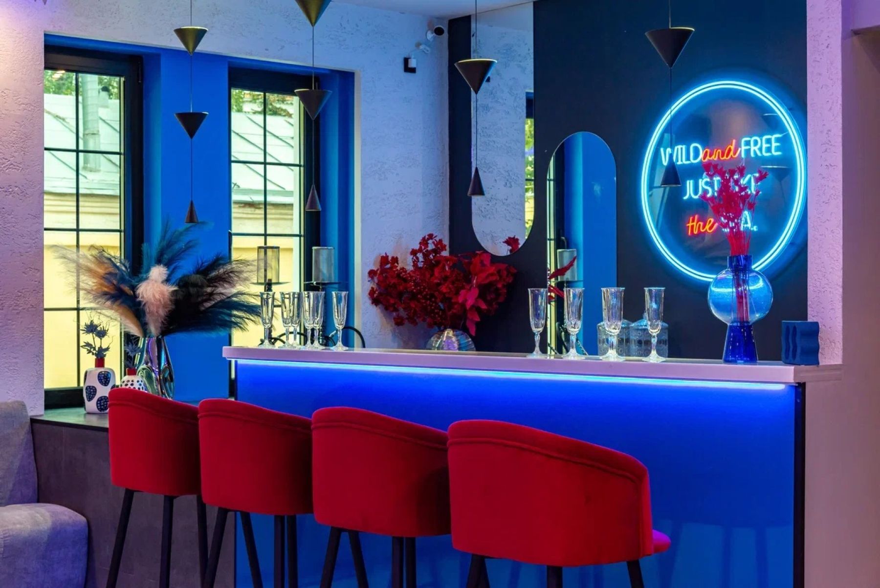 Интерьер лофта Мави с дизайнерскими элементами