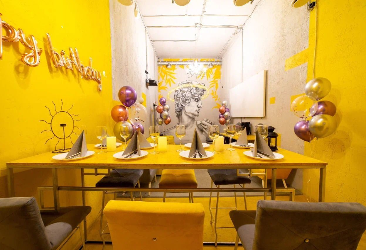 Комфортная мебель в зале на Бакунинской